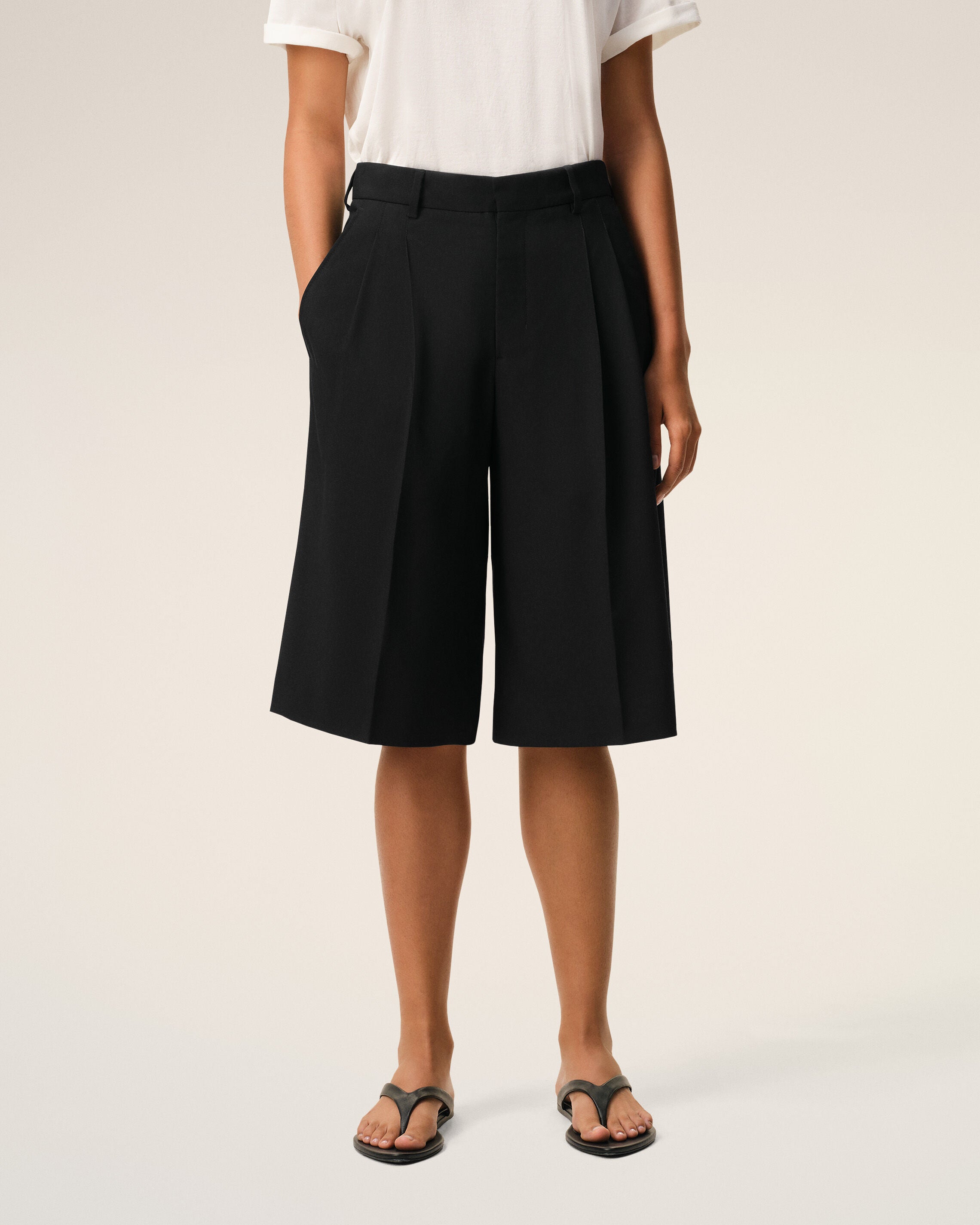 AmiParis Black New Wool Low Waist Wide Bermuda Shorts Women's