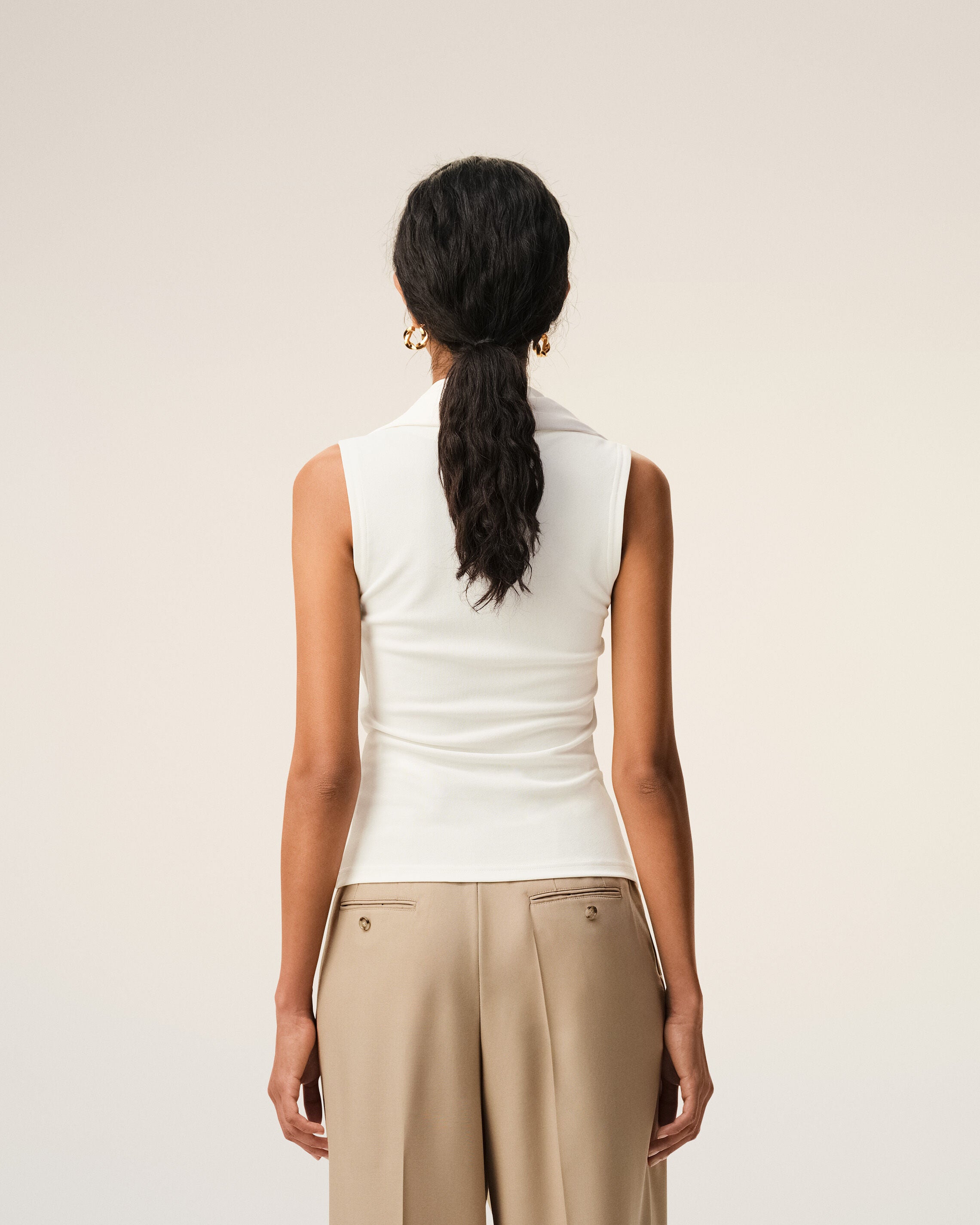 AmiParis White Jersey Sleeveless Lavalliere Top Women's