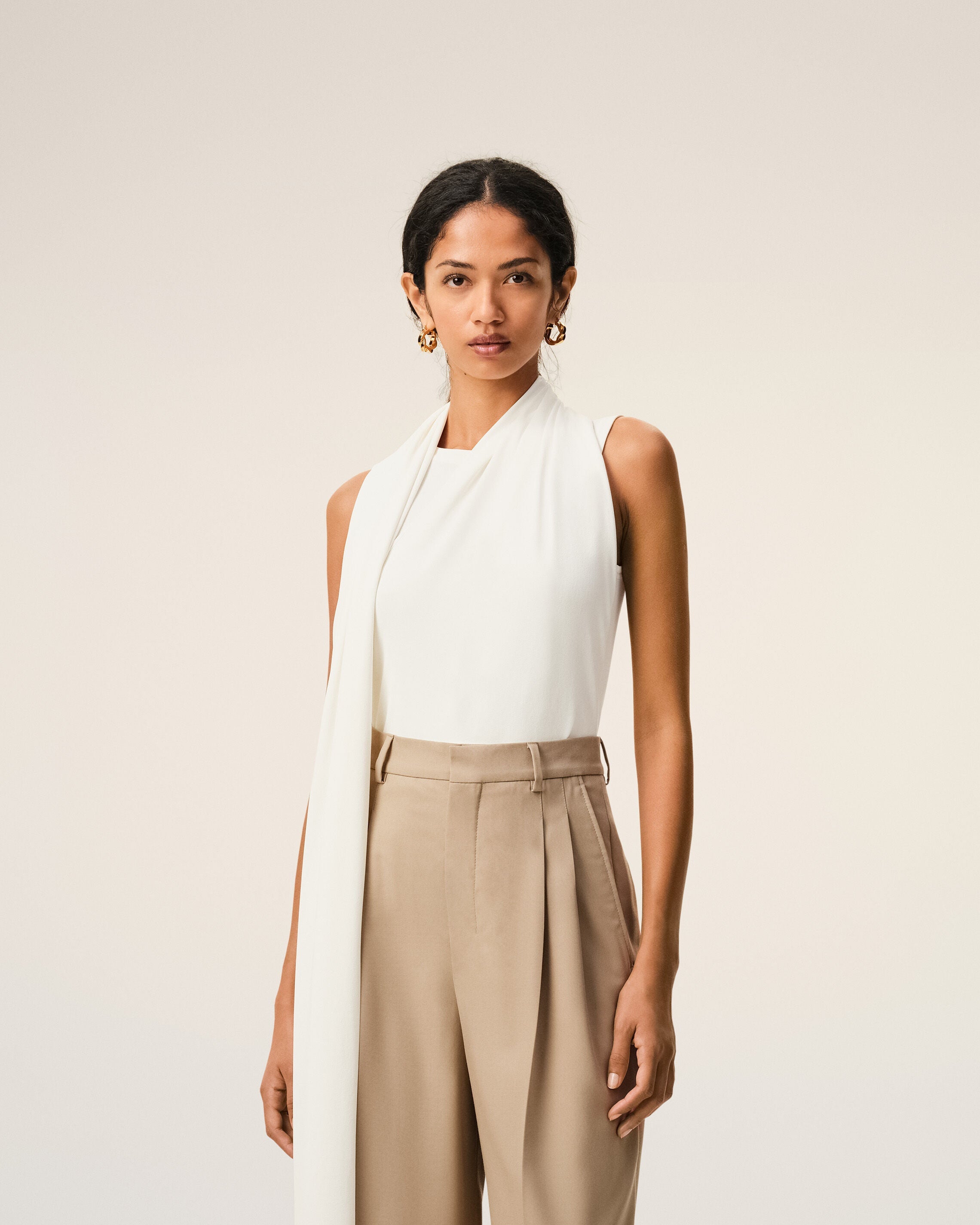 AmiParis White Jersey Sleeveless Lavalliere Top Women's