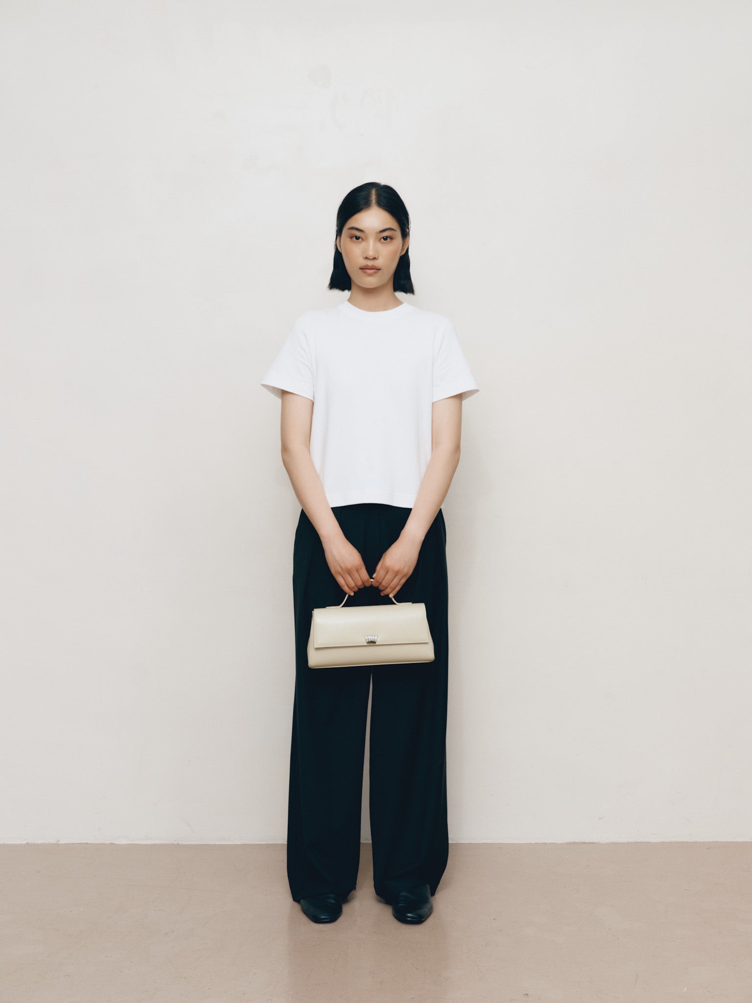 Freja Shell Clutch Linen Gloss