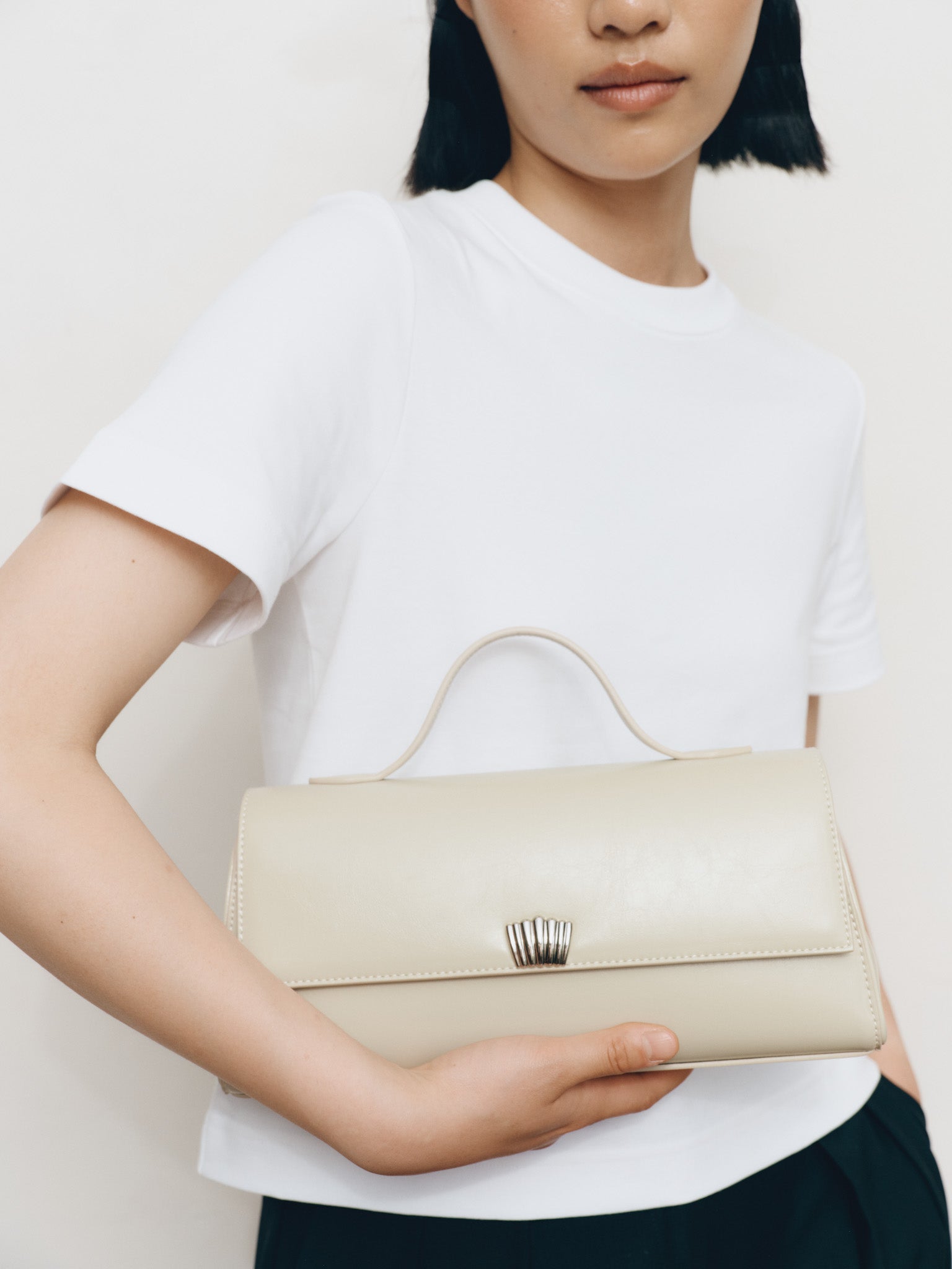 Freja Shell Clutch Linen Gloss