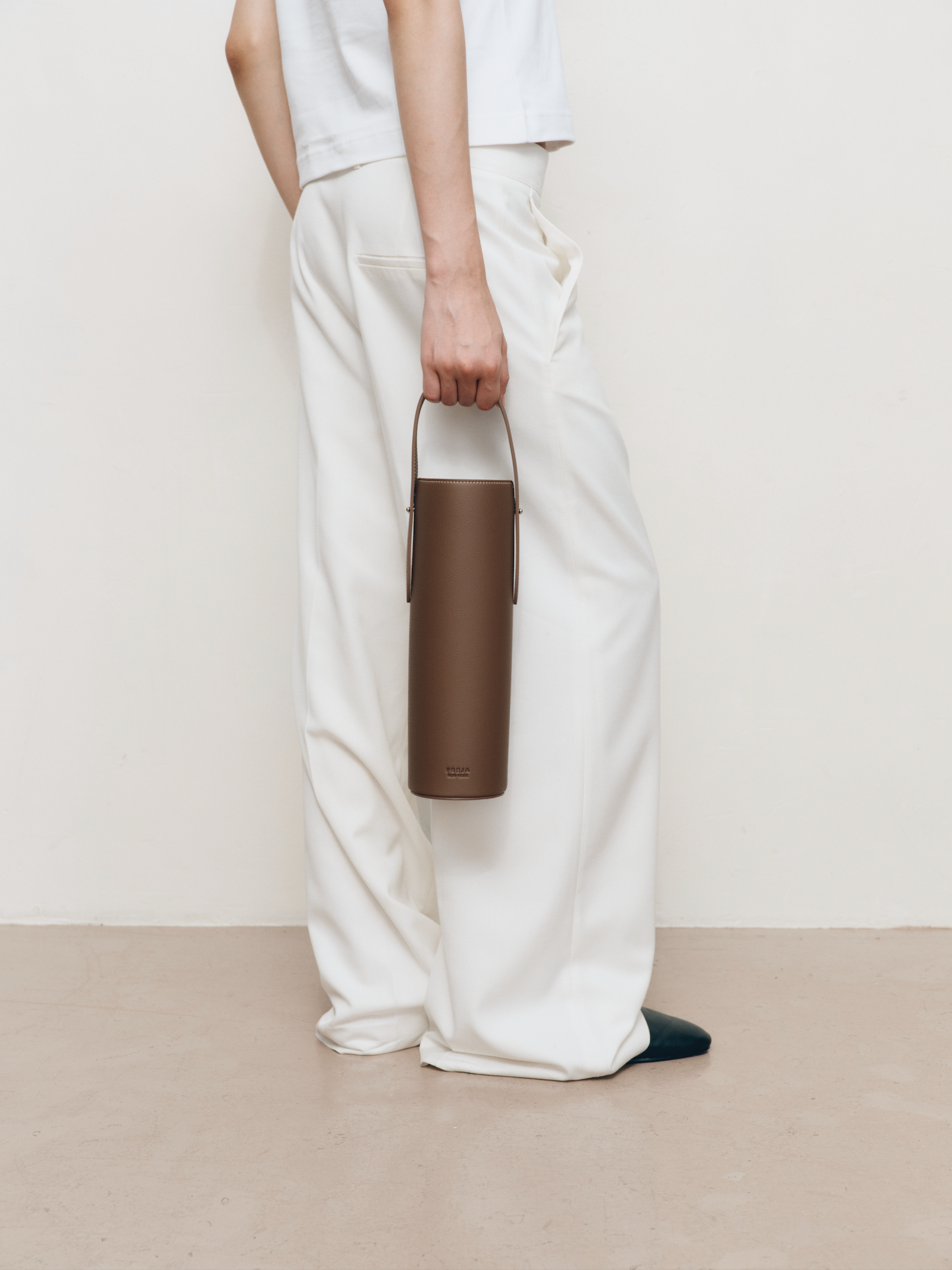 Freja Wine Carrier Cedar