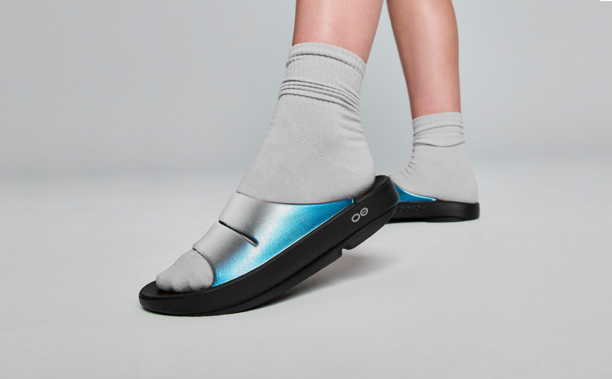 Oofos Women's Luxe Slide Frost