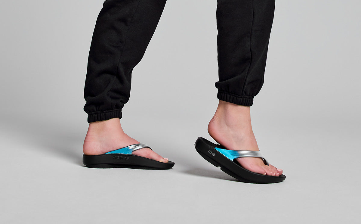 Oofos Women's Luxe Sandal Frost