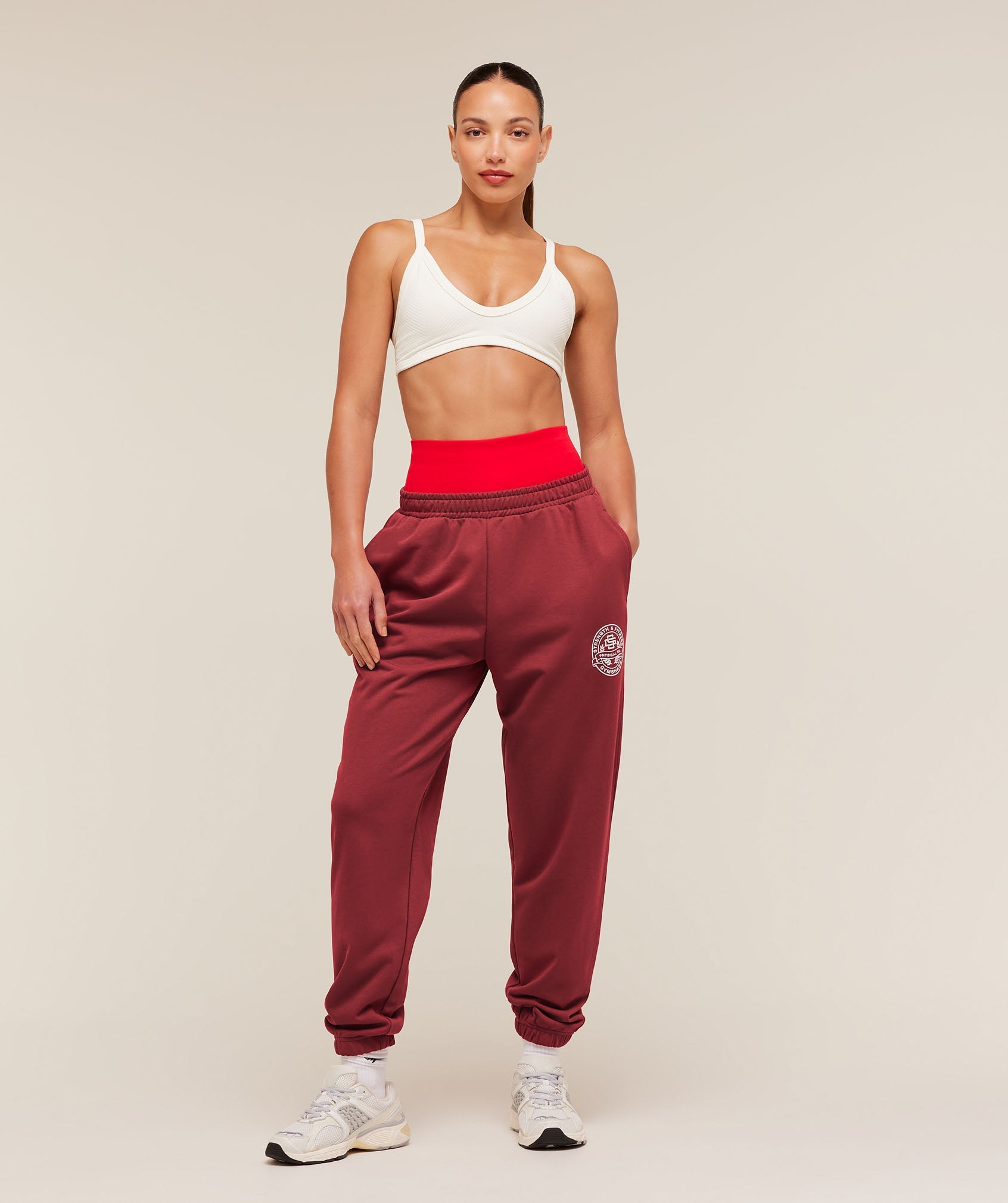 Women's Gymshark Strength And Fitness Crest Graphic Joggers Athletic Burgundy