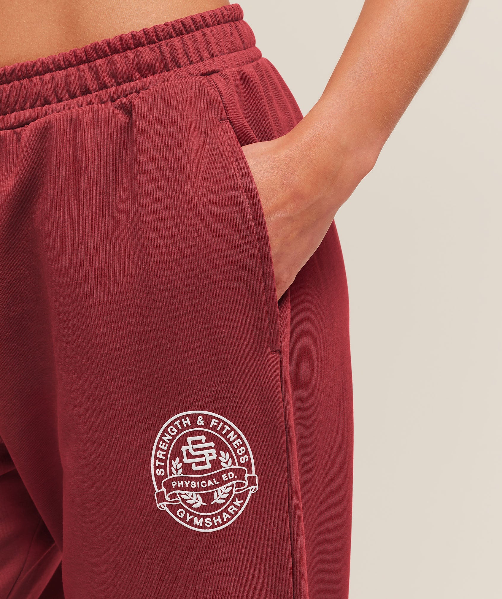 Women's Gymshark Strength And Fitness Crest Graphic Joggers Athletic Burgundy