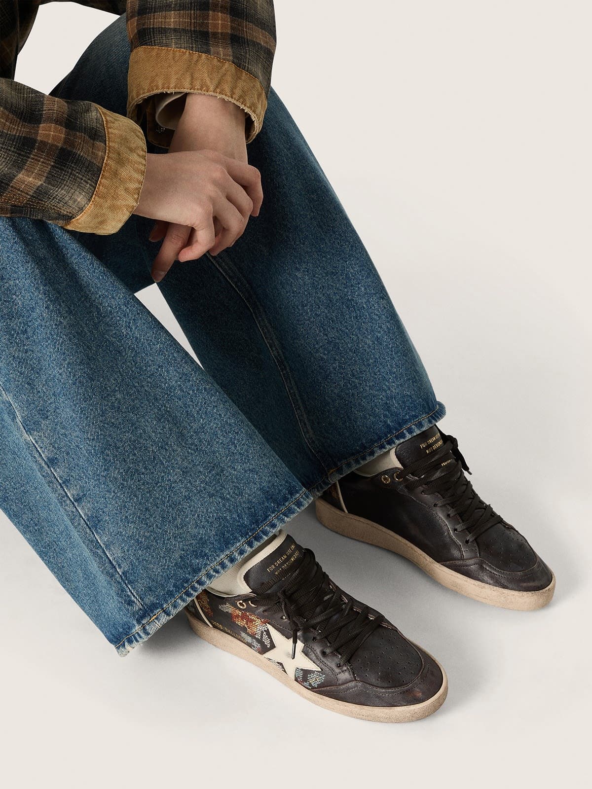 Golden Goose Womens Ball Star Ltd In Ebony Nappa With Multicolor Embroidery And White Star Womens