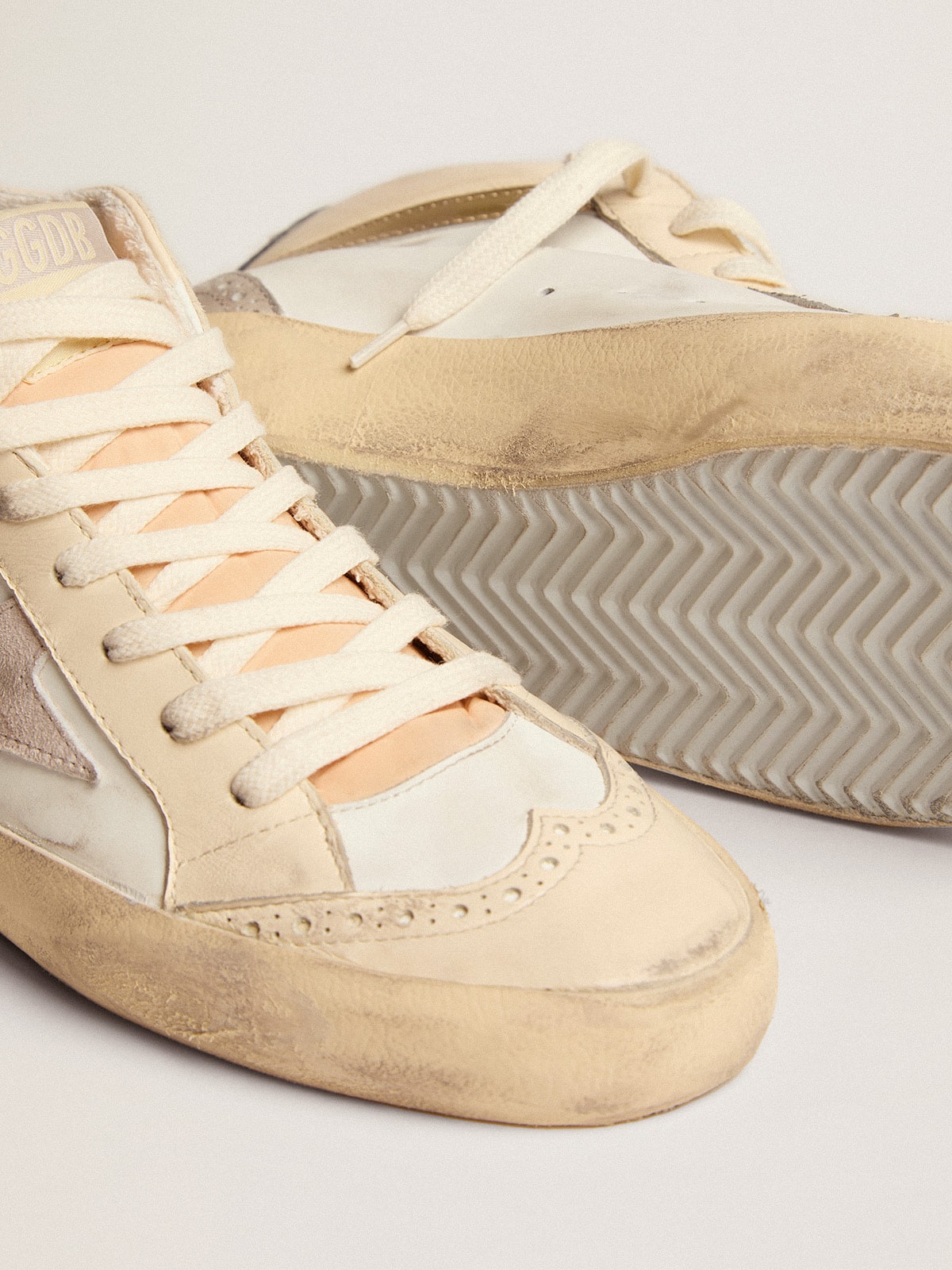 Golden Goose Womens Mid Star With Star In Light Gray Suede And Gold Flash Womens