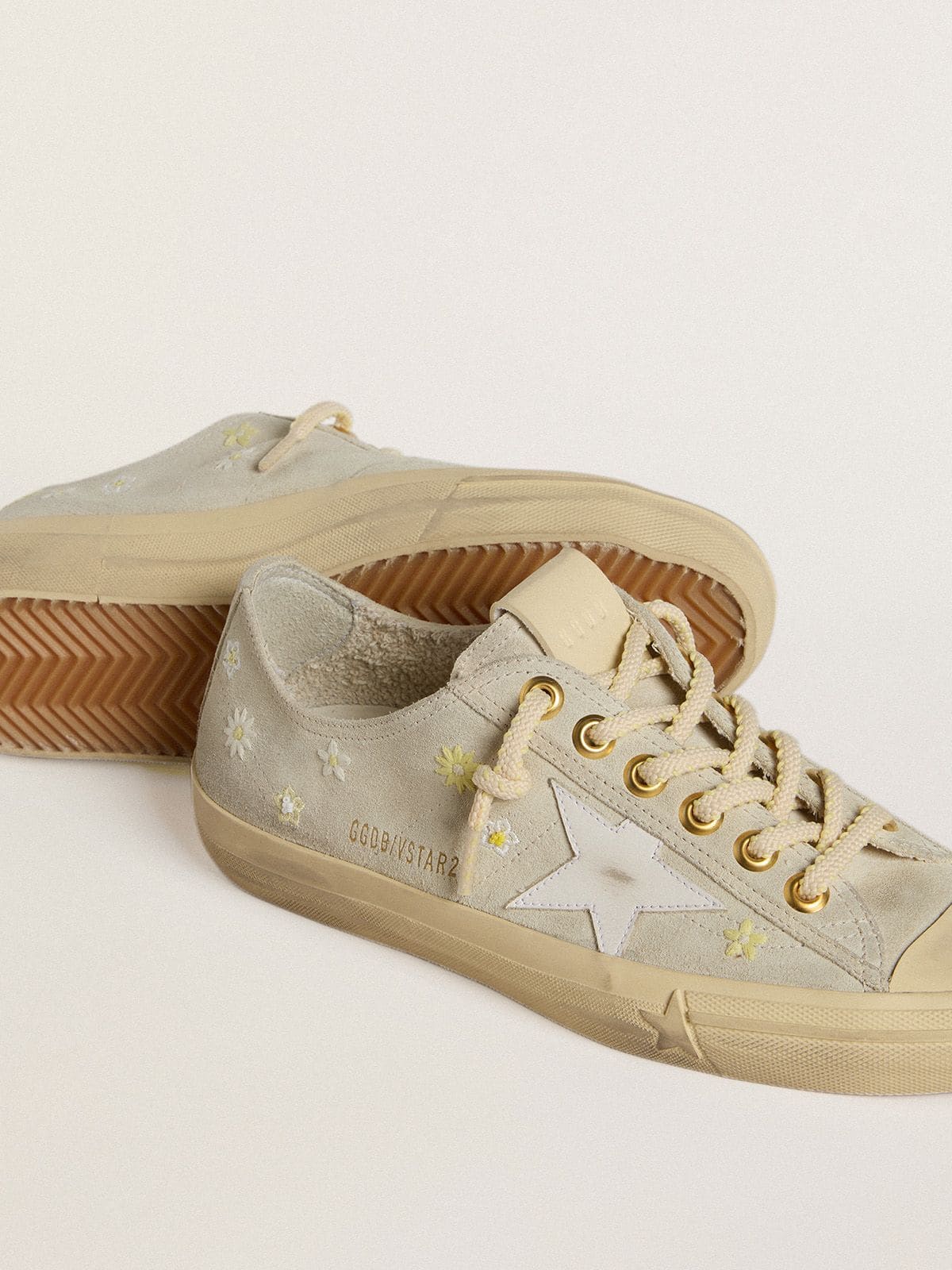 Golden Goose Womens V-Star In Ice-Gray Suede With White Leather Star And Floral Embroidery Womens
