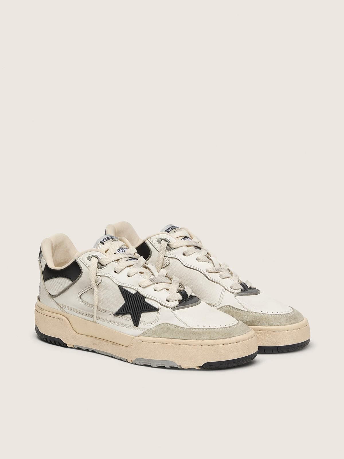 Golden Goose Womens Forty2 With Black Star And Black Leather Heel Tab Womens