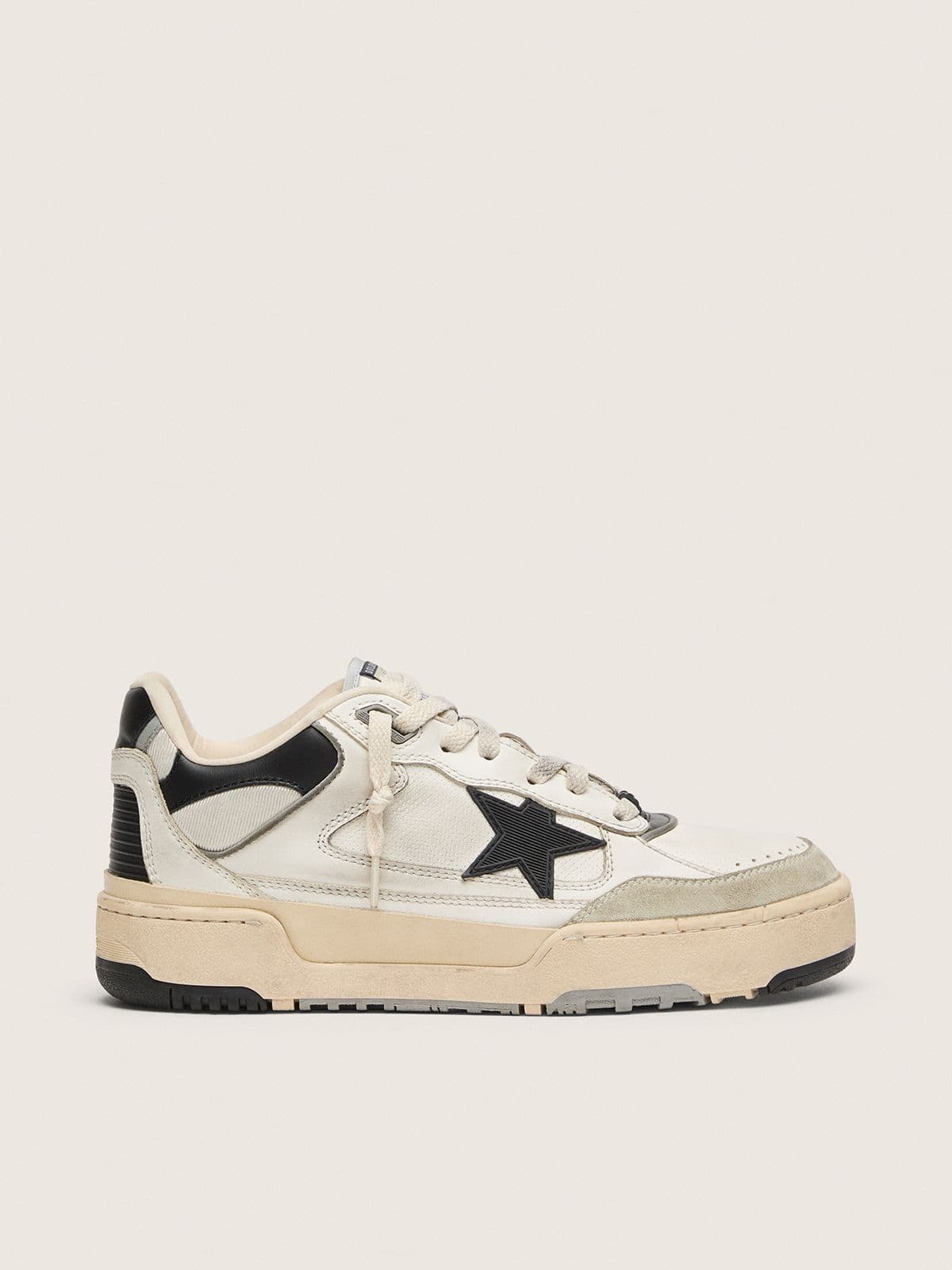 Golden Goose Womens Forty2 With Black Star And Black Leather Heel Tab Womens