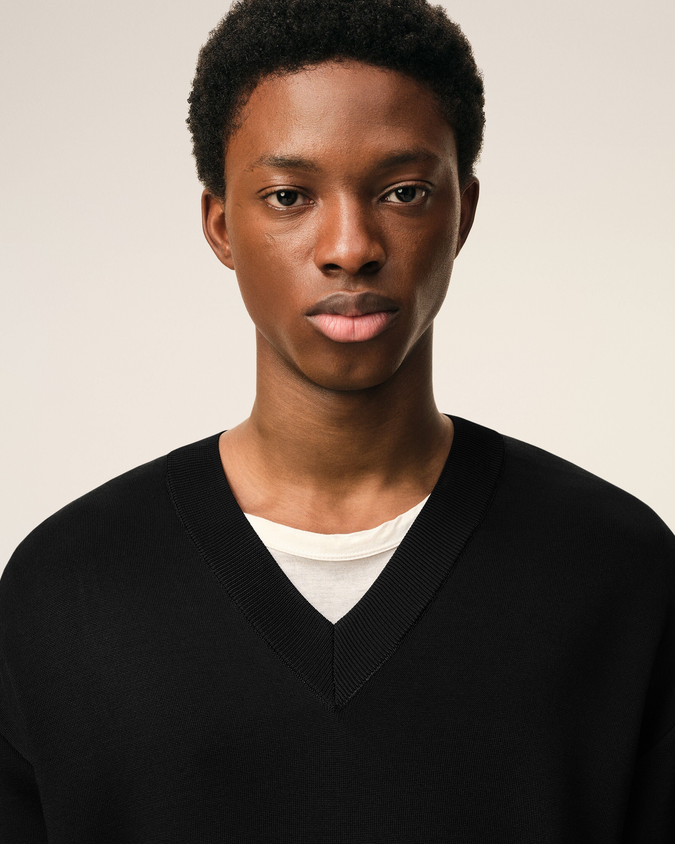 AmiParis Black Wool Short Sleeves V Neck Sweater