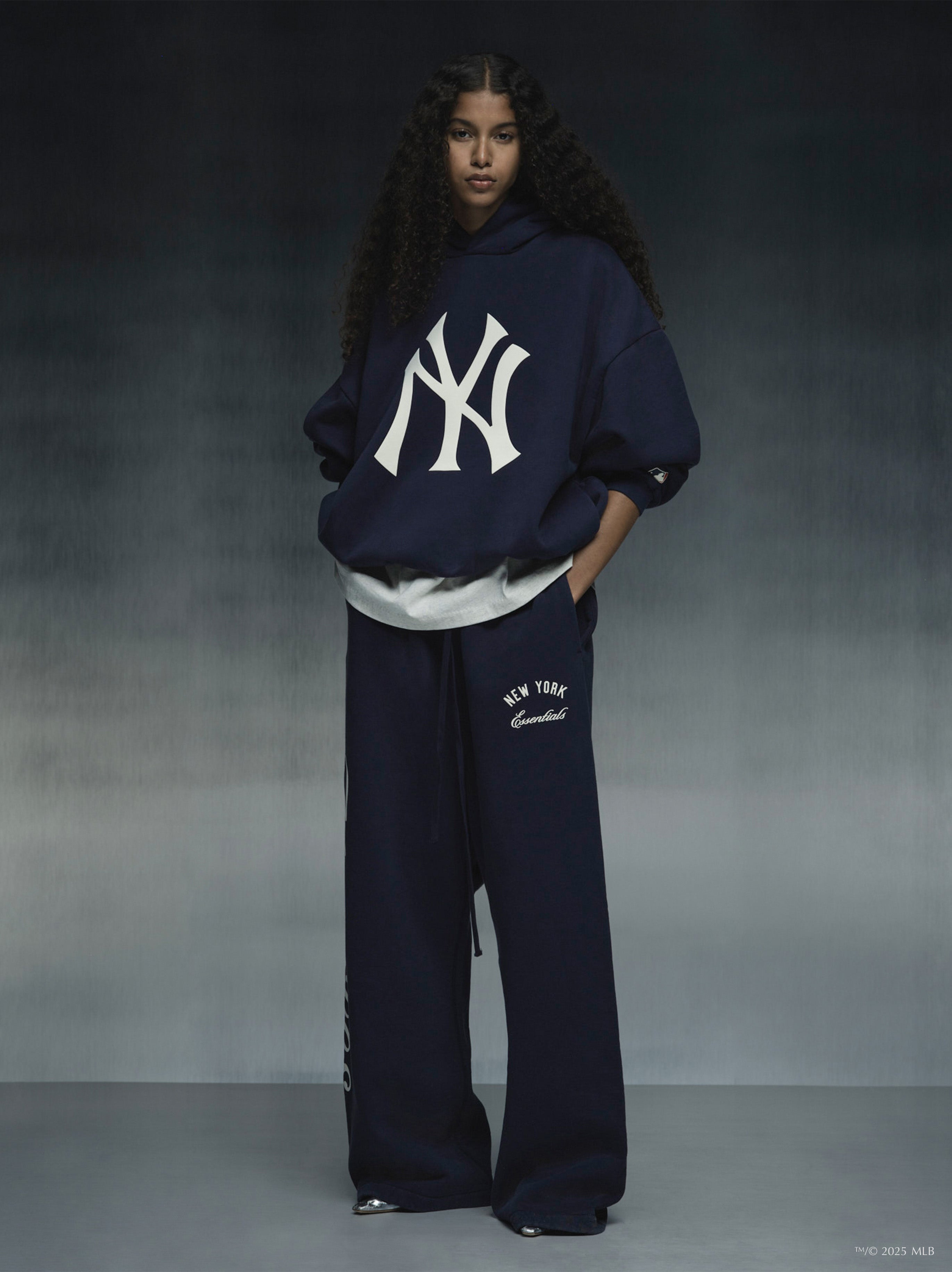 Essentials Yankees Flare Sweatpant Dark Sapphire
