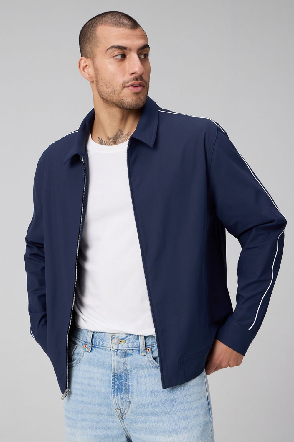 #color_deep-navy/classic-white-piped