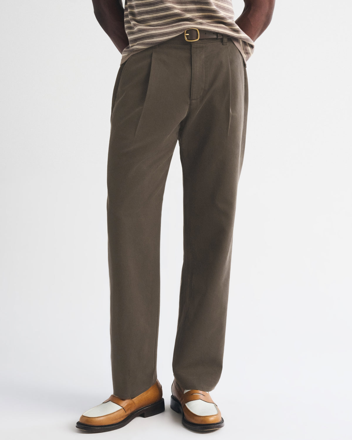 Abercrombie Relaxed Pleated Chino