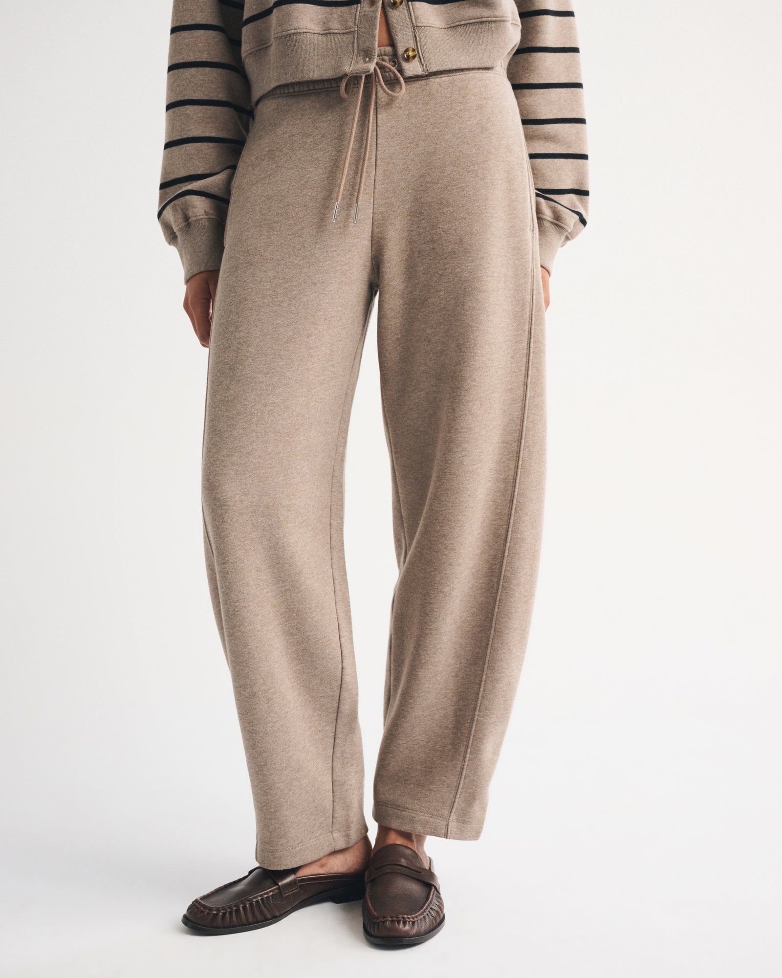 Abercrombie Sunday High Rise Forward Seam Barrel Sweatpant