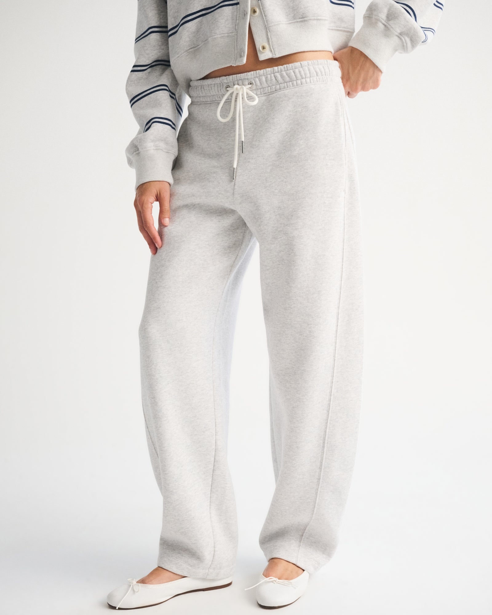 Abercrombie Sunday High Rise Forward Seam Barrel Sweatpant