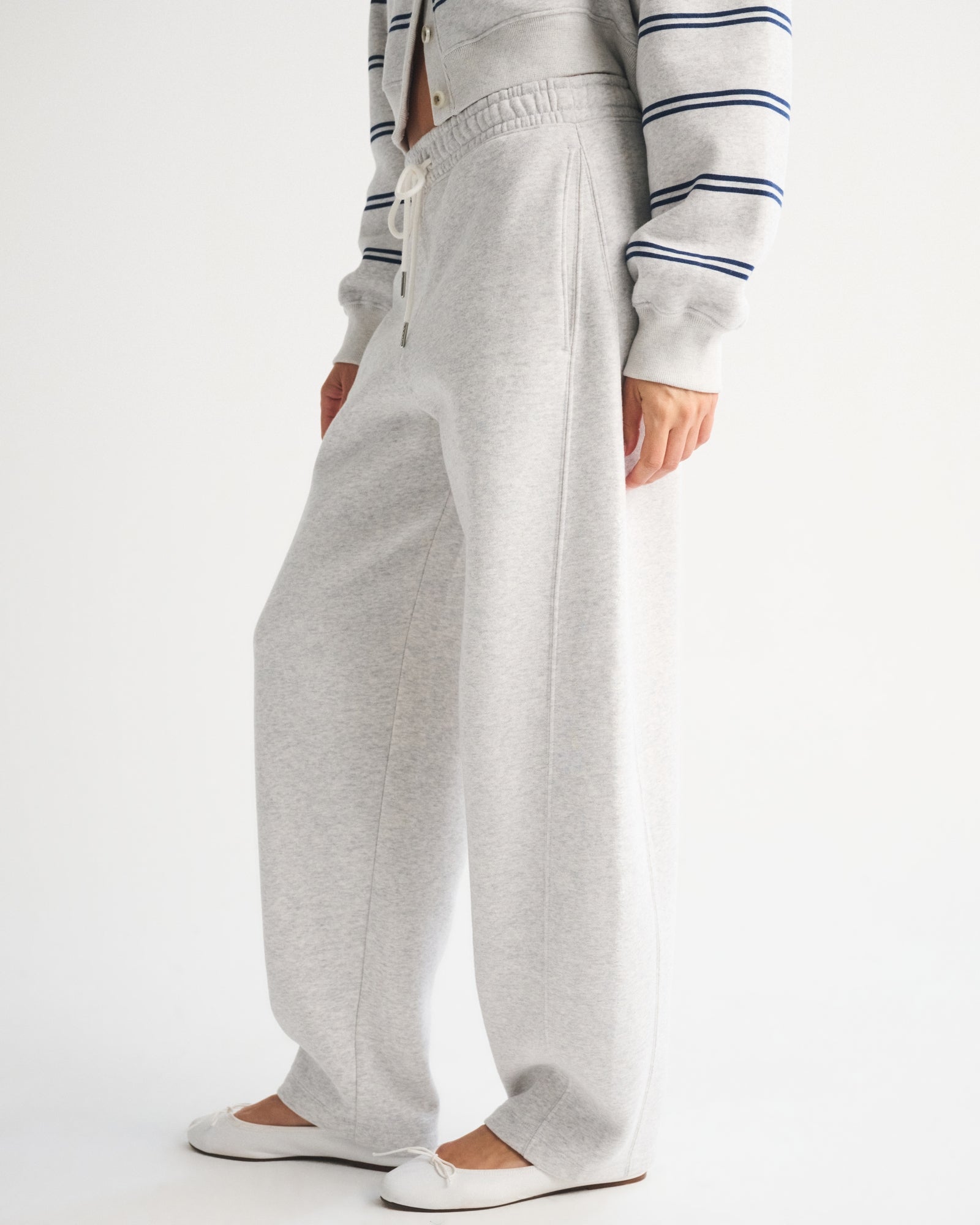 Abercrombie Sunday High Rise Forward Seam Barrel Sweatpant