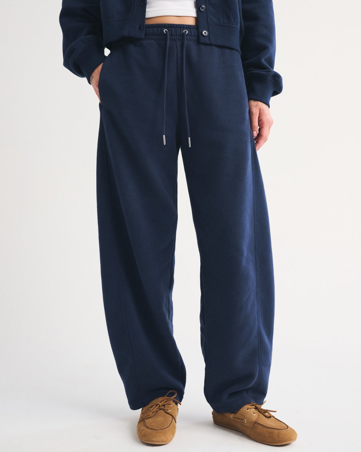 Abercrombie Sunday High Rise Forward Seam Barrel Sweatpant