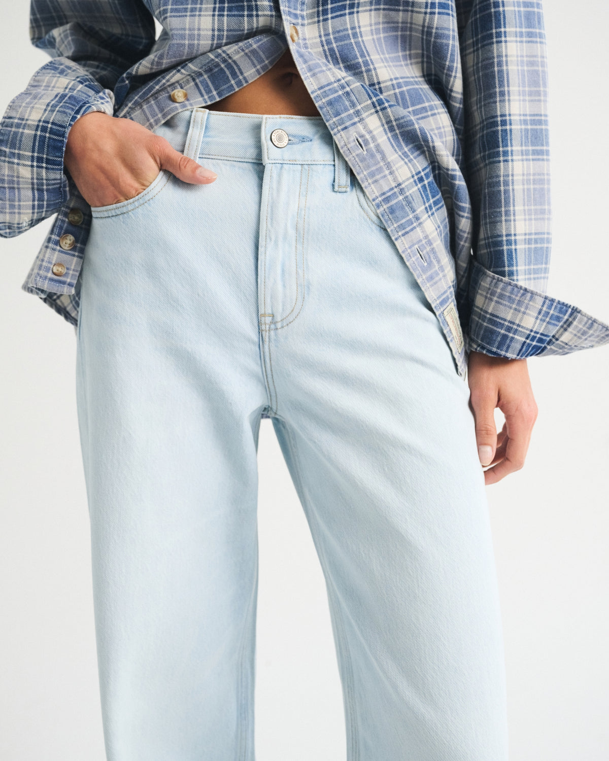 Abercrombie High Rise Wide Leg Fish Embroidered Jean