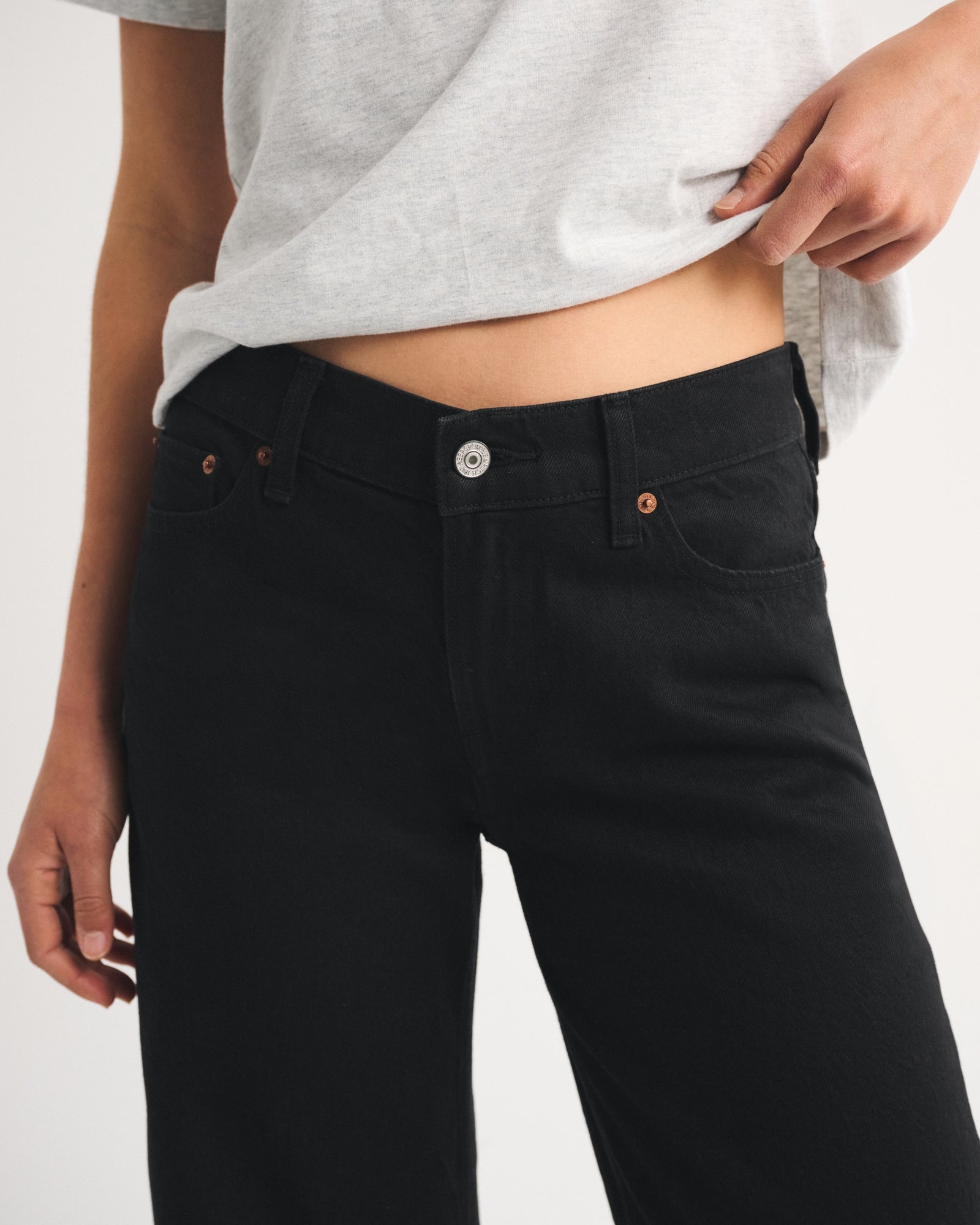 Abercrombie Low Rise Ultra Loose Cuffed Hem Jean