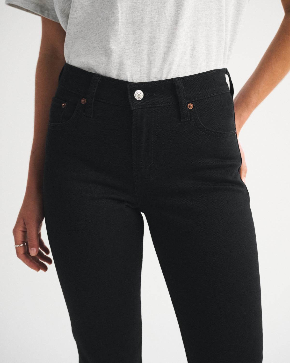 Abercrombie Mid Rise 90s Straight Jean