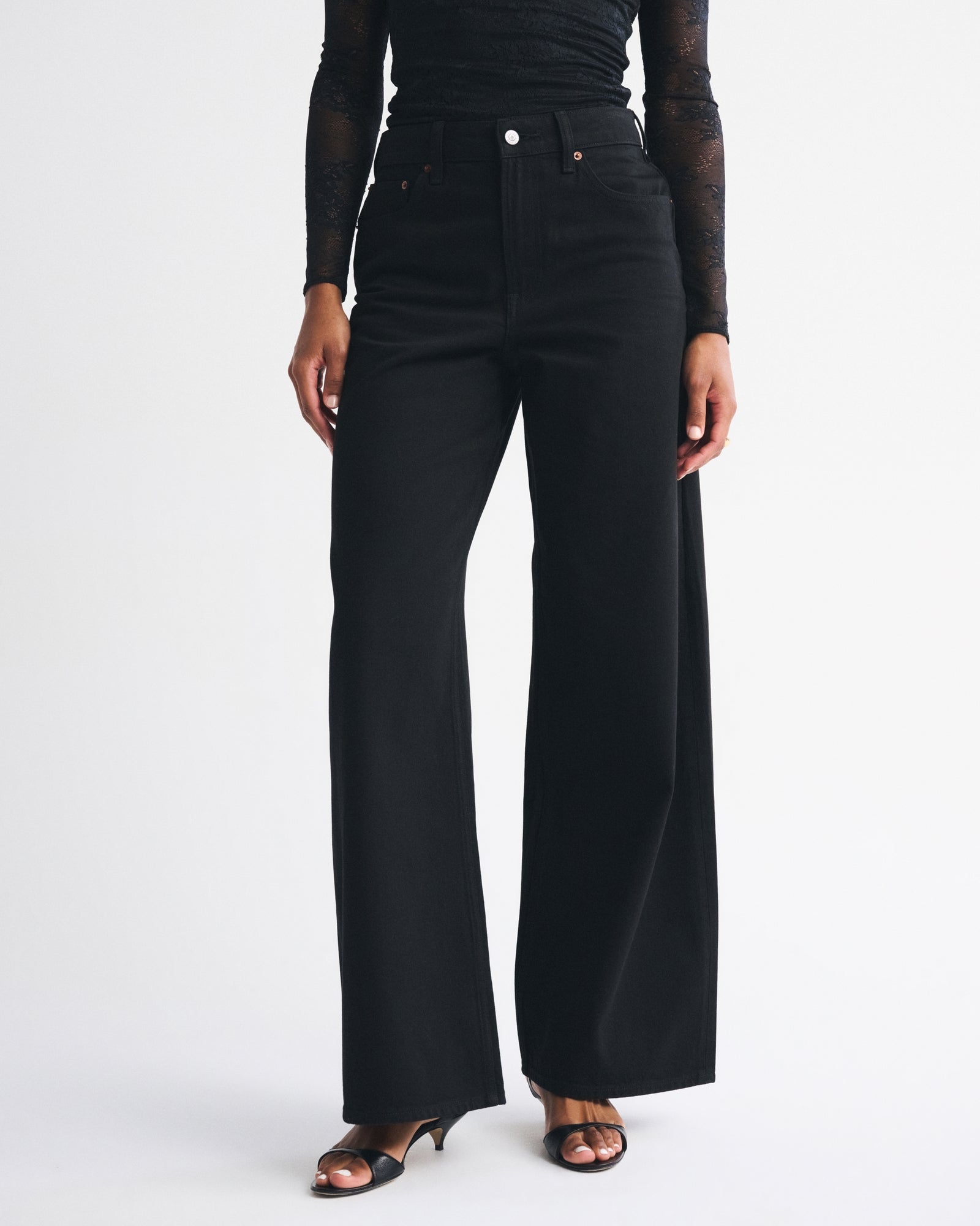 Abercrombie Curve Love High Rise Wide Leg Fish Embroidered Jean