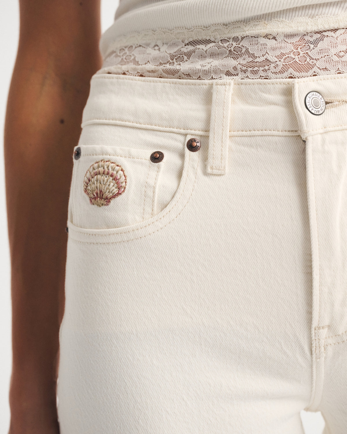 Abercrombie High Rise 90s Relaxed Studded Jean