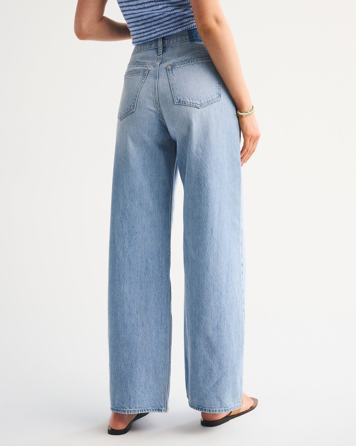 Abercrombie High Rise Wide Leg Fish Embroidered Jean