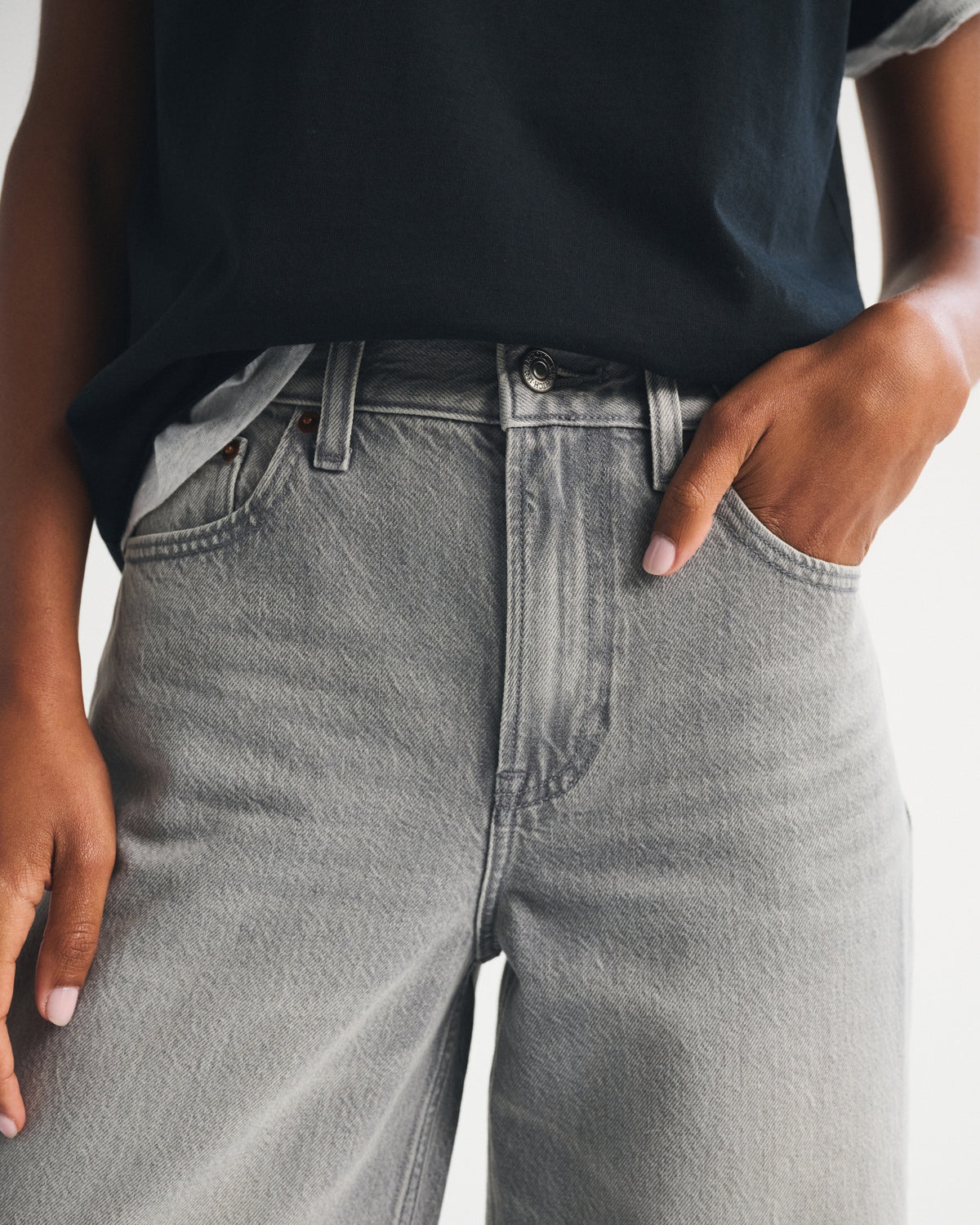 Abercrombie High Rise Wide Leg Fish Embroidered Jean