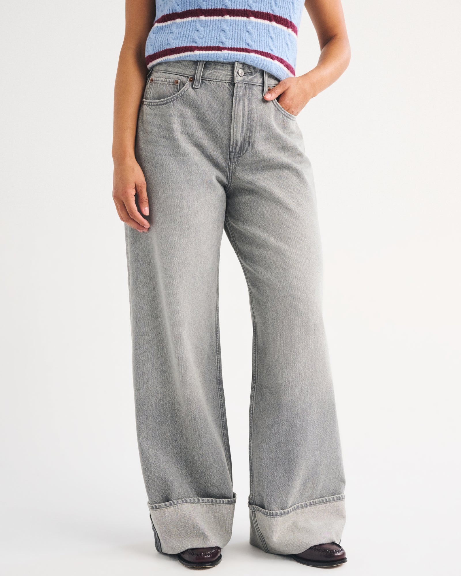 Abercrombie Curve Love High Rise Wide Leg Fish Embroidered Jean