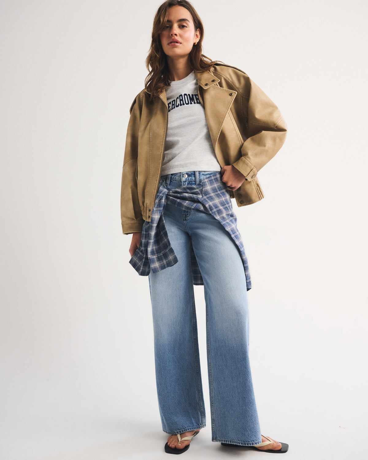 Abercrombie High Rise Wide Leg Fish Embroidered Jean