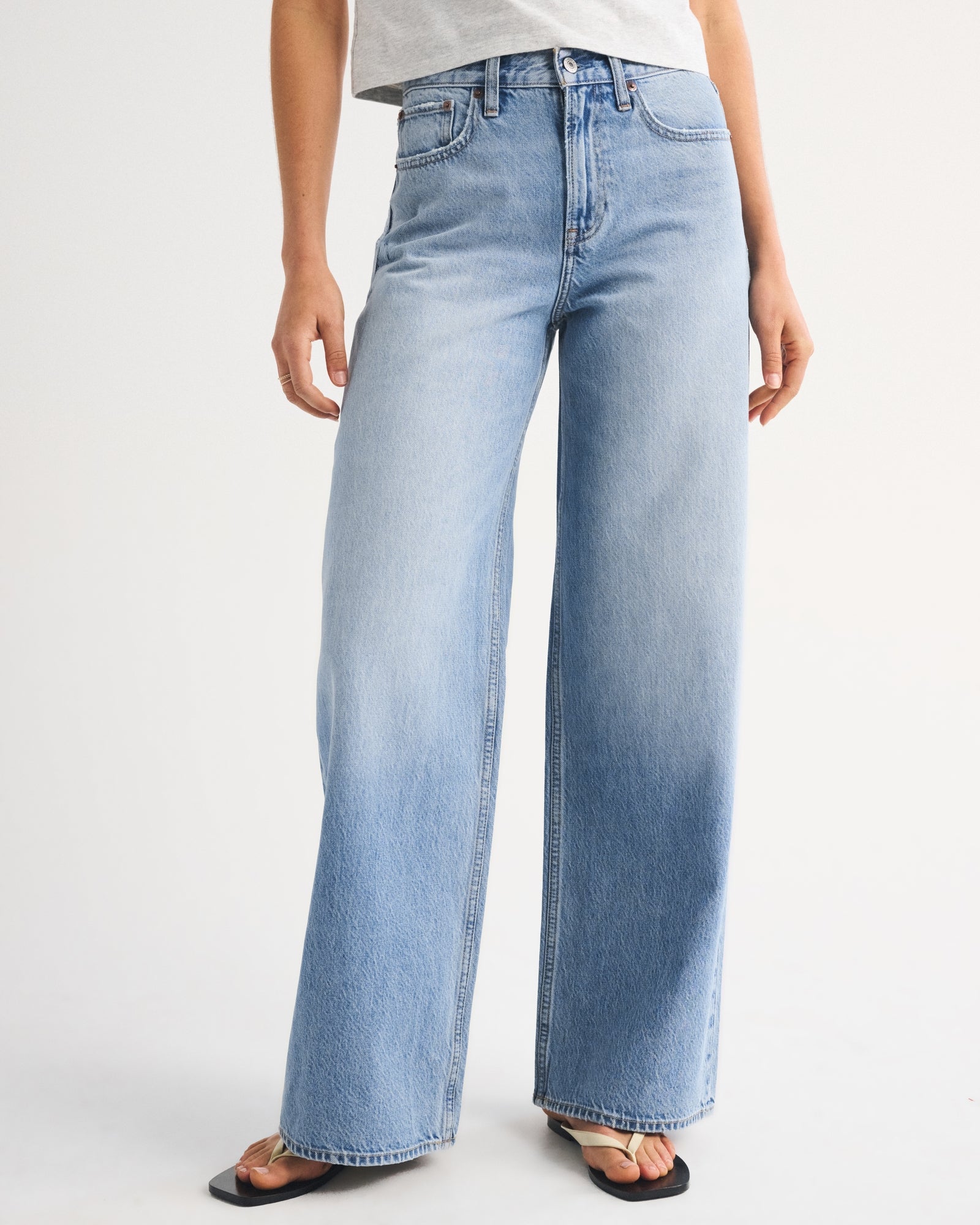 Abercrombie High Rise Wide Leg Fish Embroidered Jean