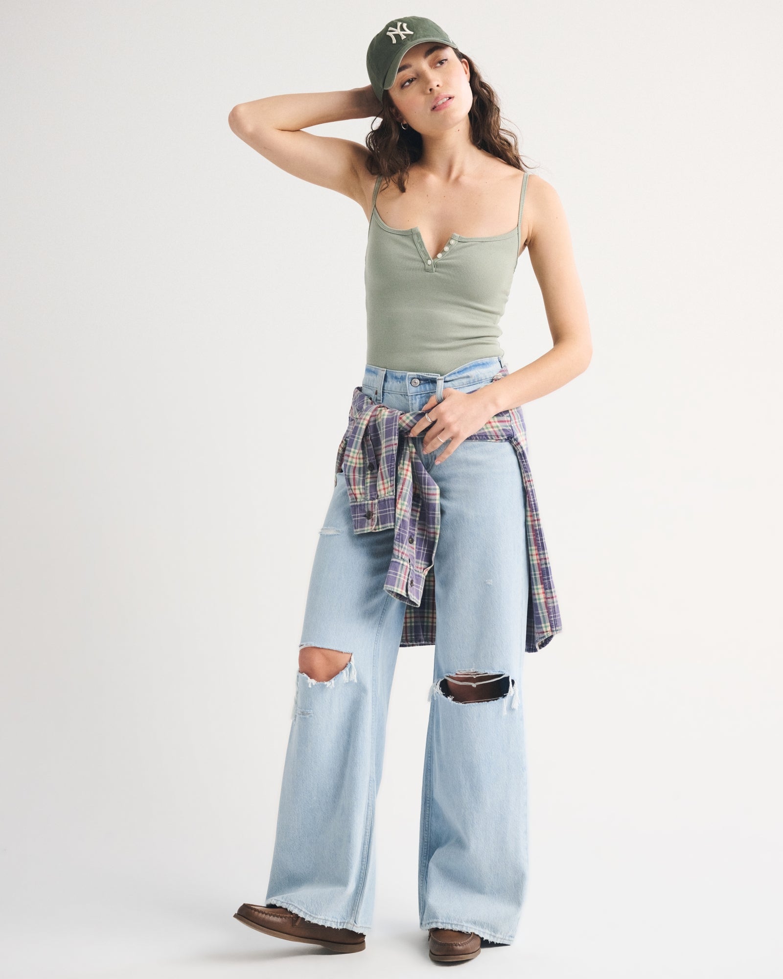 Abercrombie High Rise Wide Leg Fish Embroidered Jean