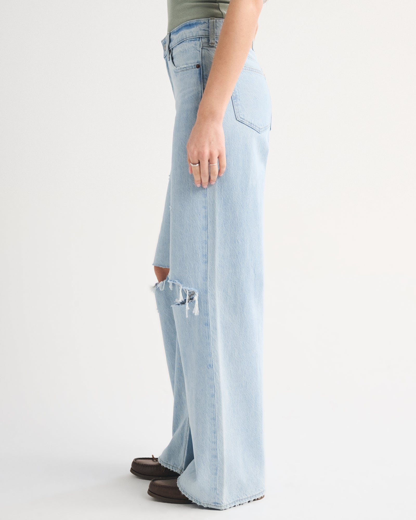 Abercrombie High Rise Wide Leg Fish Embroidered Jean