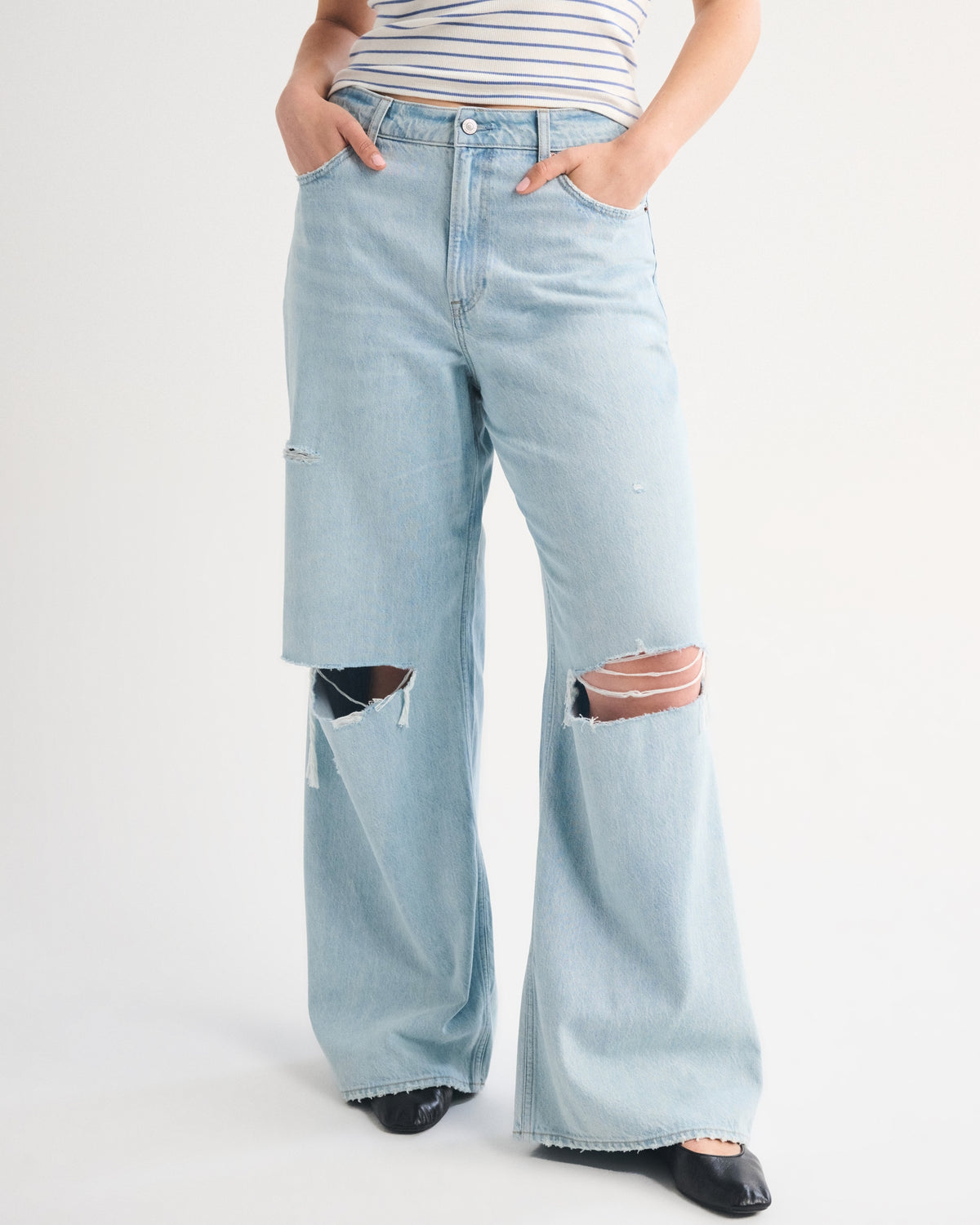 Abercrombie Curve Love High Rise Wide Leg Fish Embroidered Jean