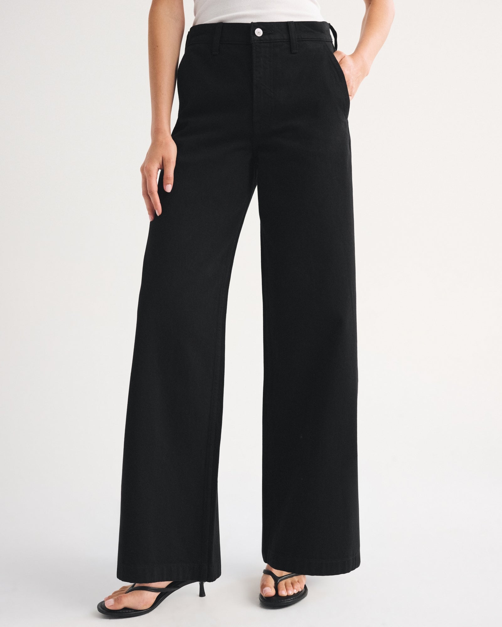 Abercrombie High Rise Wide Leg Fish Embroidered Jean