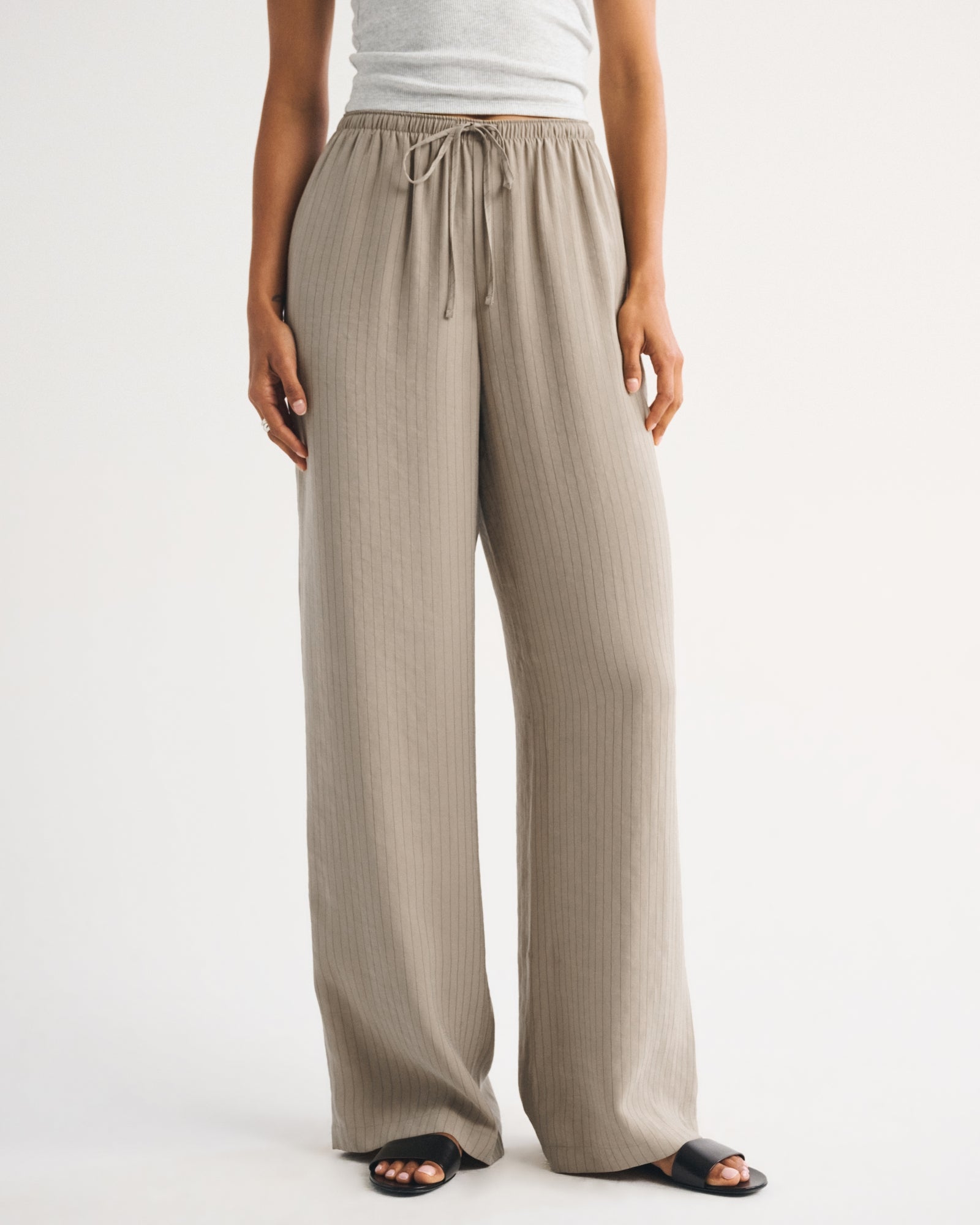Abercrombie A&F Gemma Suiting Wide Leg Pull-On Pant