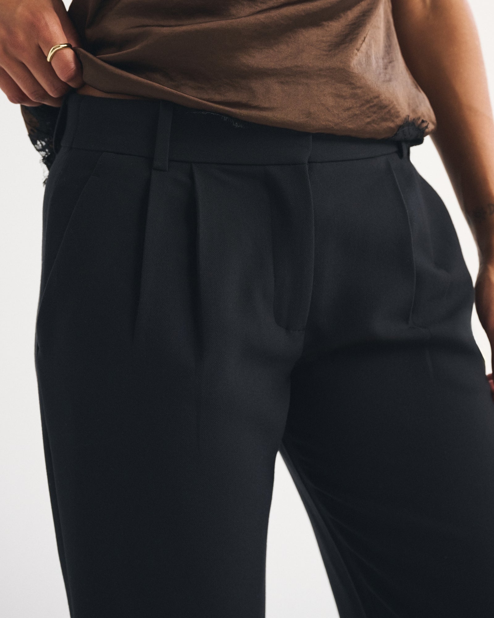 Abercrombie Curve Love A&F Sloane Low Rise Tailored Wide Leg Pant