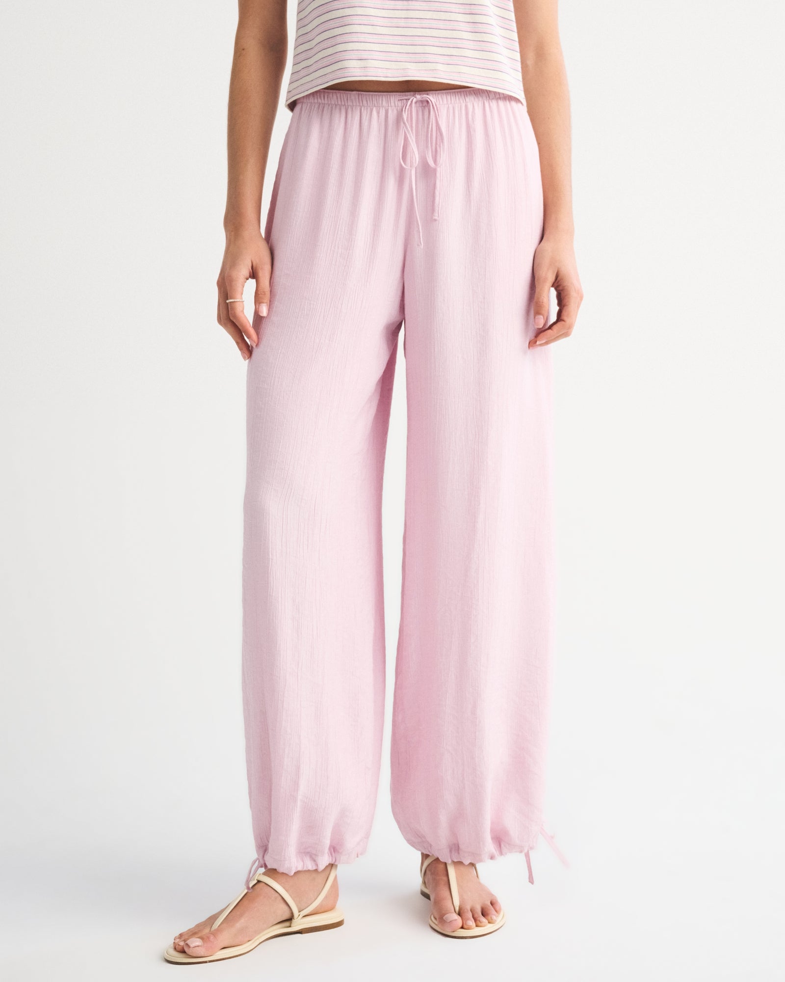 Abercrombie Convertible Crinkle Balloon Pull-On Pant