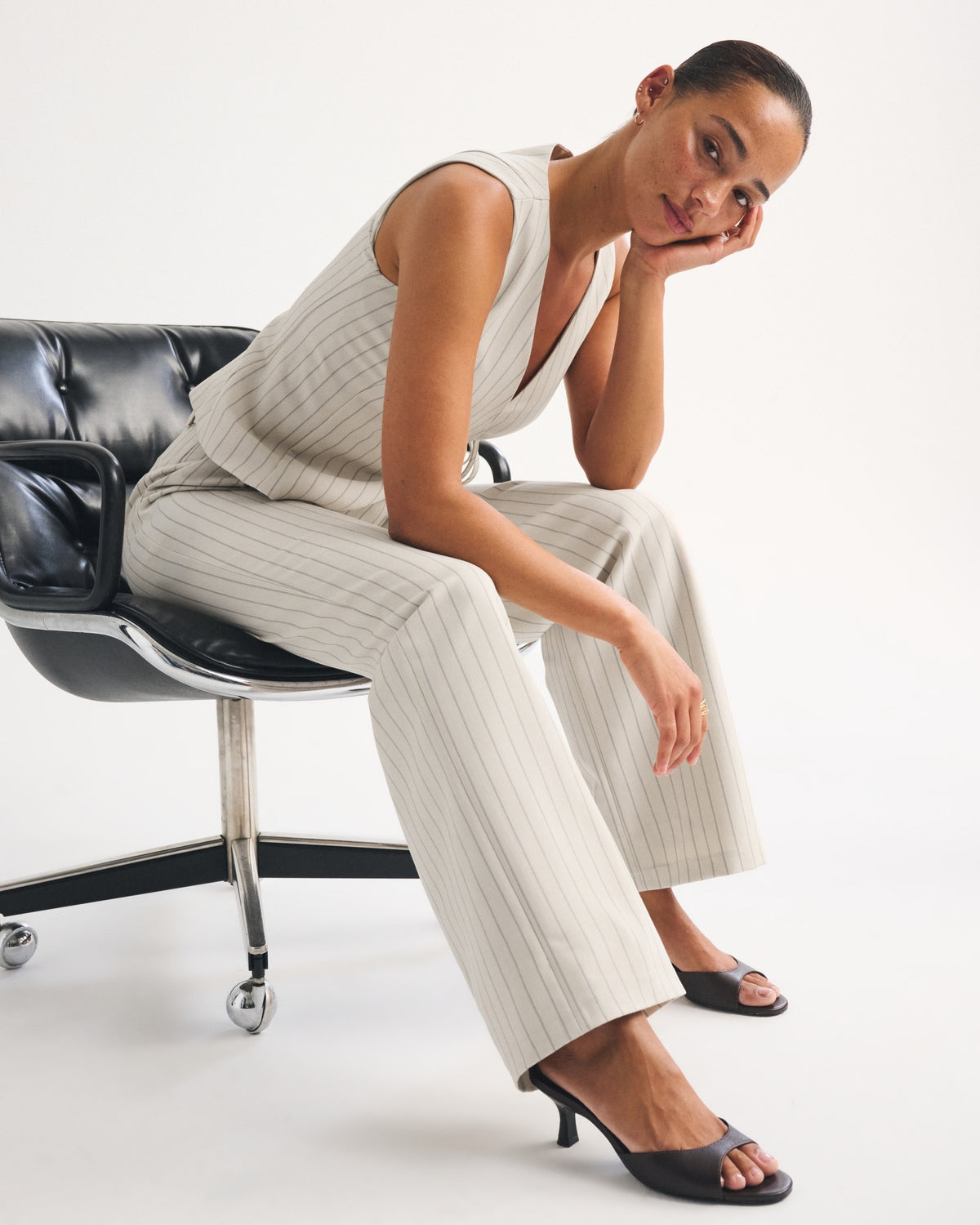 Abercrombie Curve Love A&F Sloane Tailored Hardware Wide Leg Pant