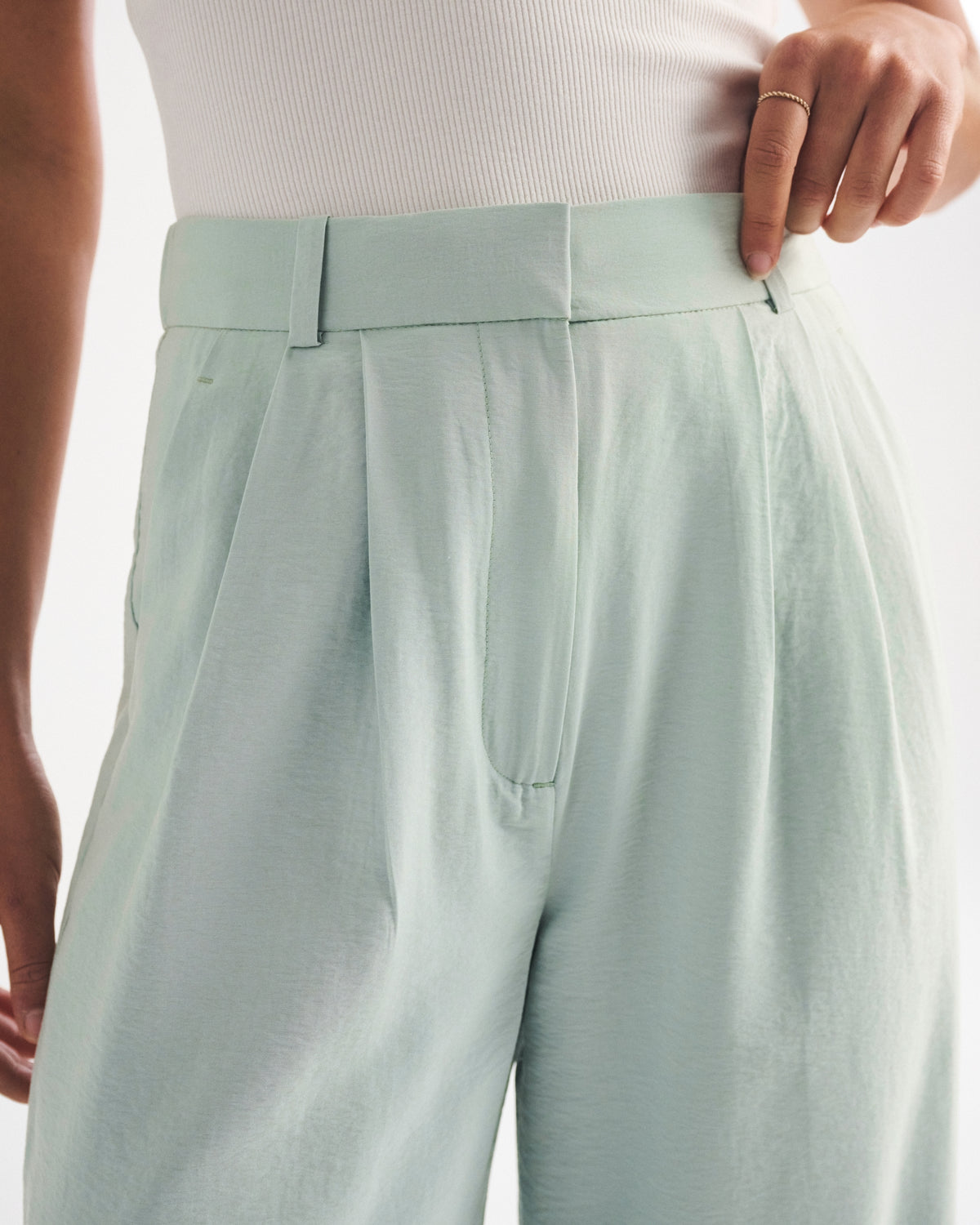 Abercrombie A&F Sloane Lightweight Crepe Tailored Wide Leg Pant