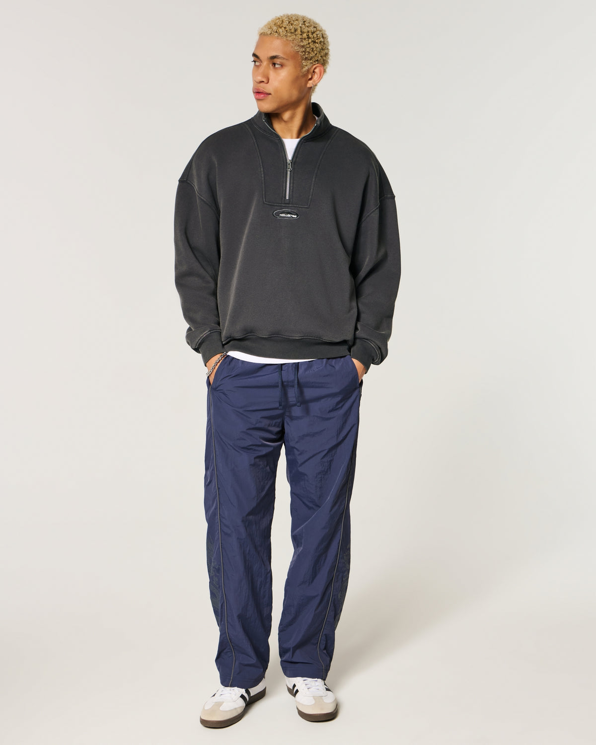 Hollister Boxy Quarter-Zip Logo Sweatshirt