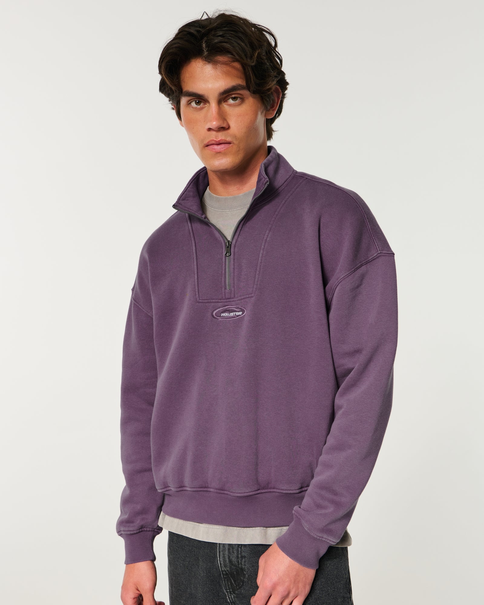 Hollister Boxy Quarter-Zip Logo Sweatshirt