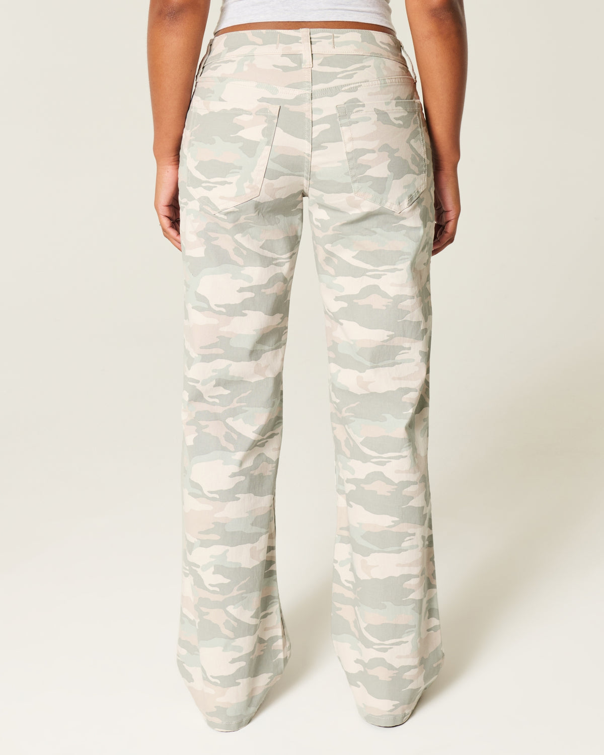 Hollister Curvy Low-Rise Y2K Camo Baggy Jeans