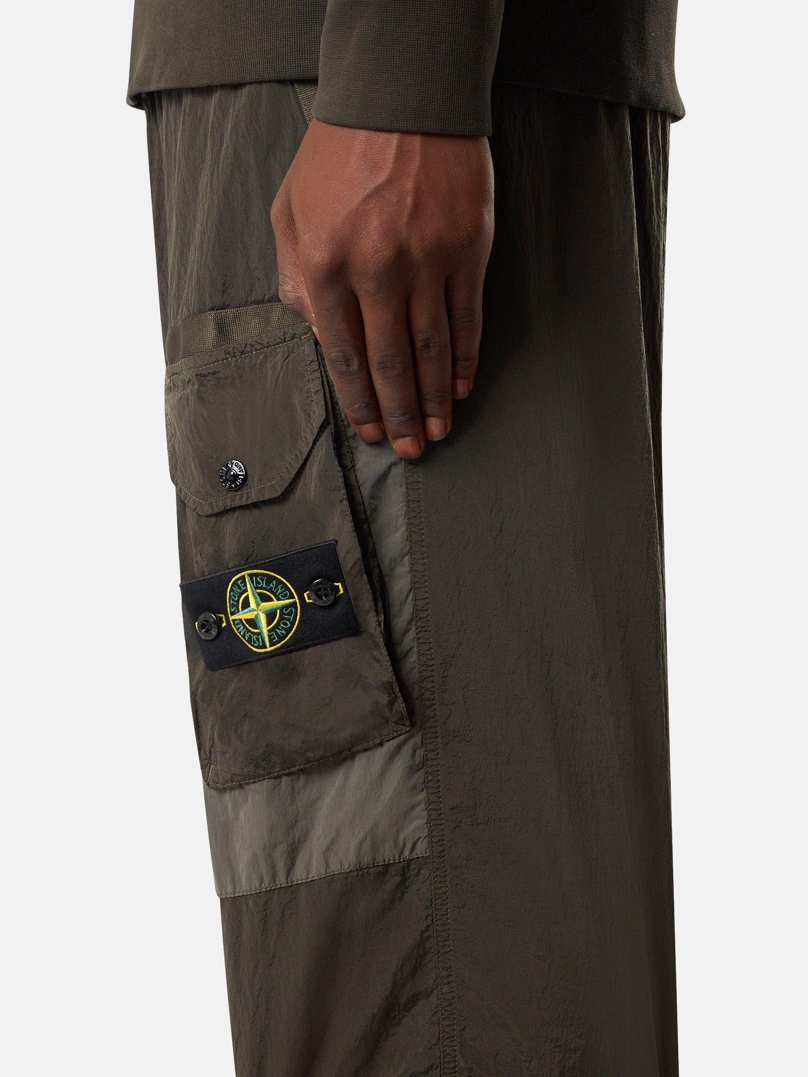 Stone Island Loose-Fit Cargo Trousers with Tape-Trim Pockets 3100010