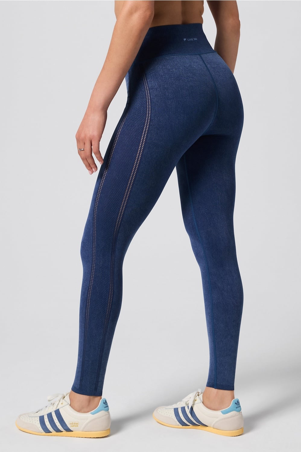 #color_washed-classic-indigo