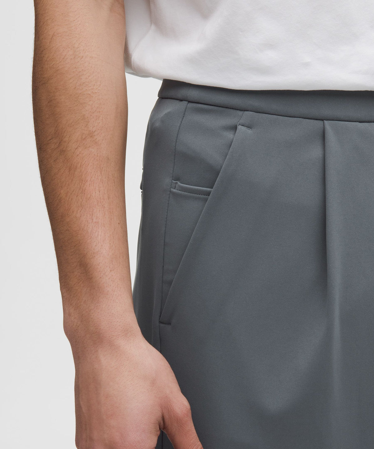 Lululemon Men's Daydrift Relaxed-Fit Pleated Trouser *Regular