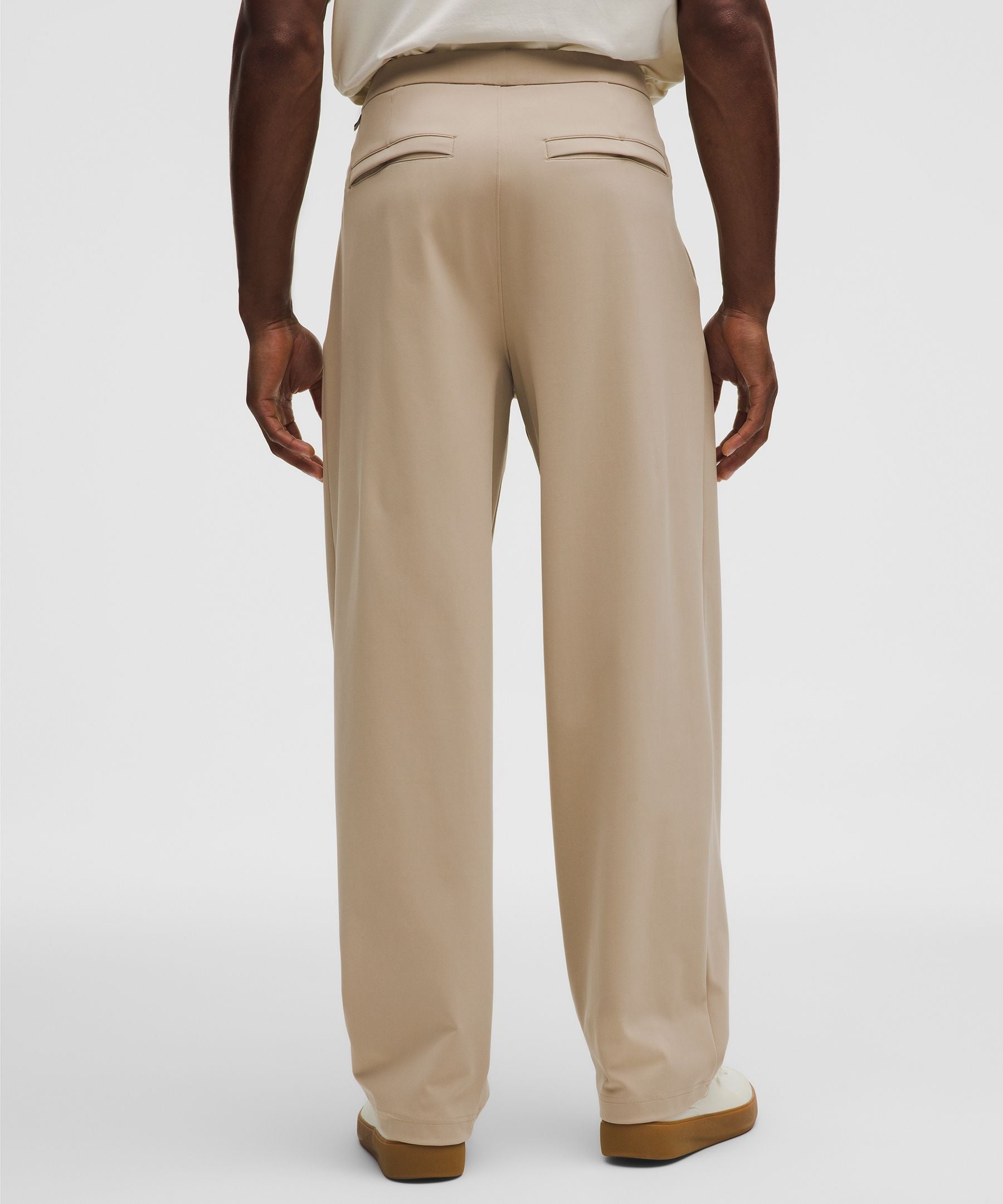 Lululemon Men's Daydrift Relaxed-Fit Pleated Trouser *Regular