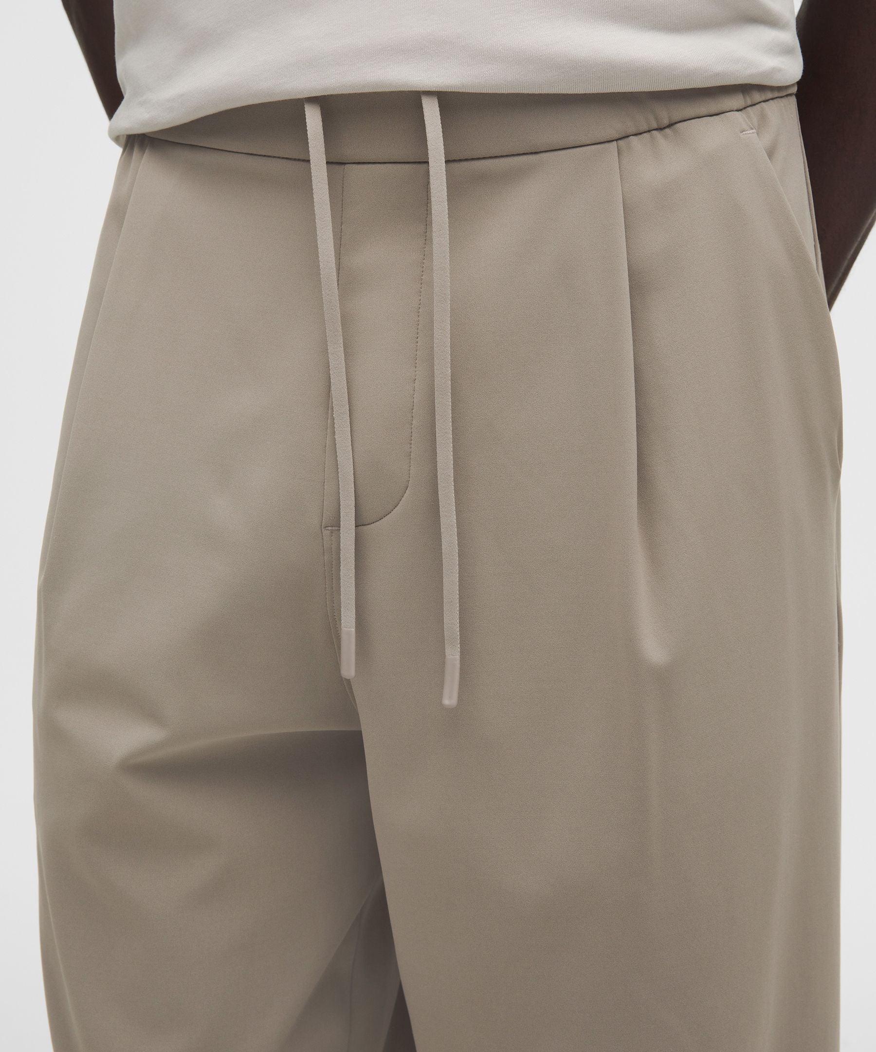 Lululemon Men's Daydrift Relaxed-Fit Pleated Trouser *Regular